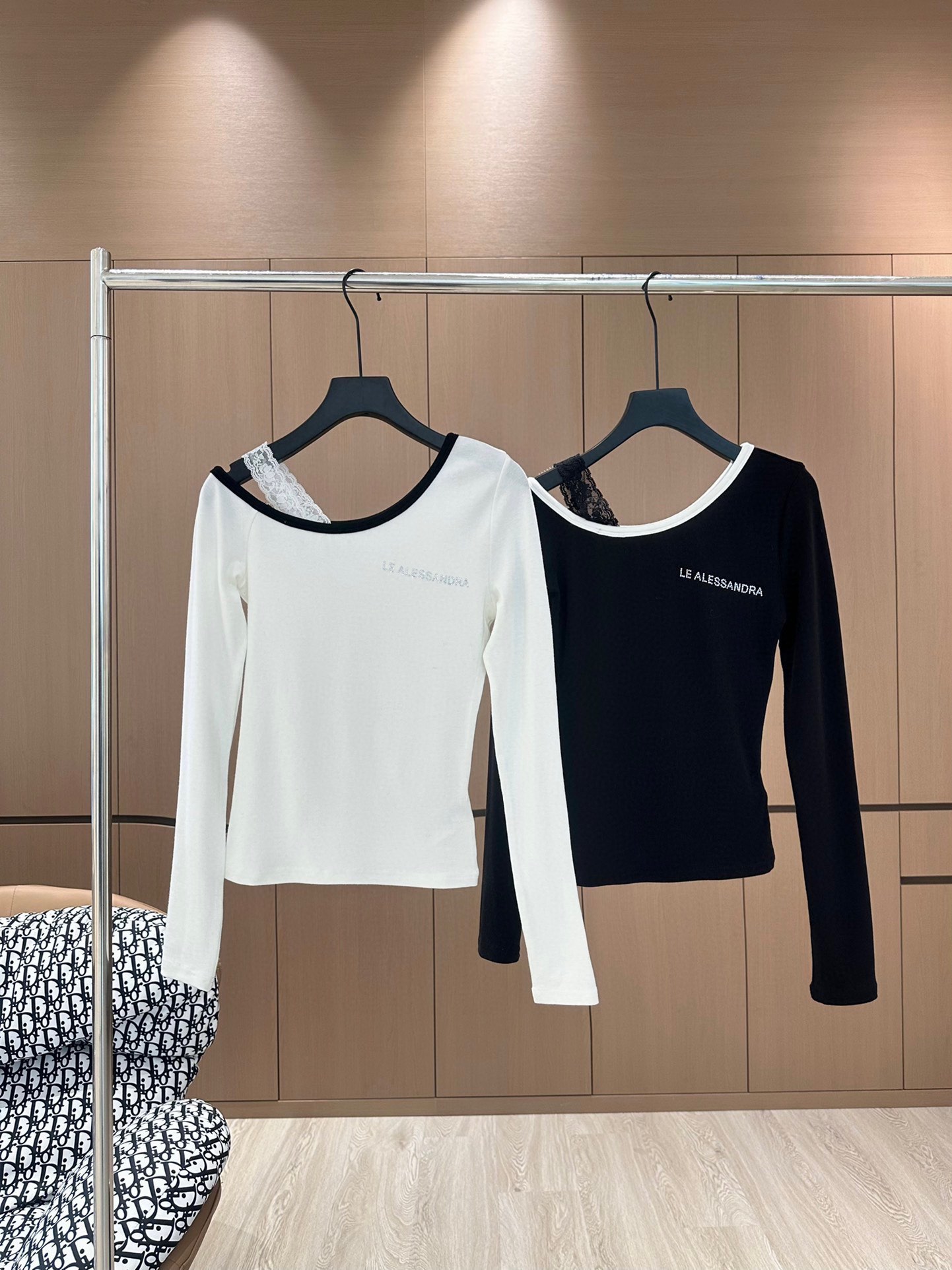 🛒𝐍𝐄𝐖 · 𝟐𝟎𝟐4/爆款现货

原单品质 小众｜2024新款打底衫
云感舒适的高弹力系列！
上身的触