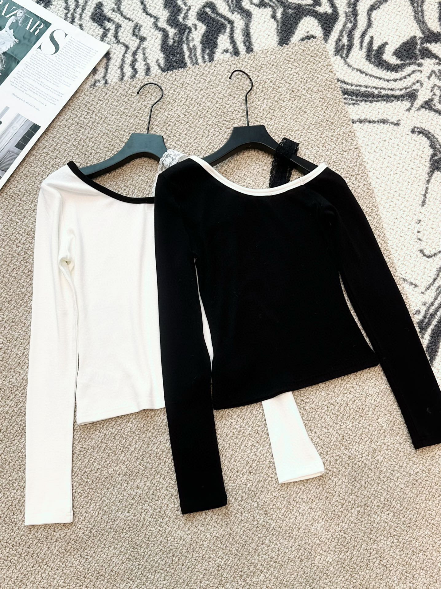🛒𝐍𝐄𝐖 · 𝟐𝟎𝟐4/爆款现货

原单品质 小众｜2024新款打底衫
云感舒适的高弹力系列！
上身的触
