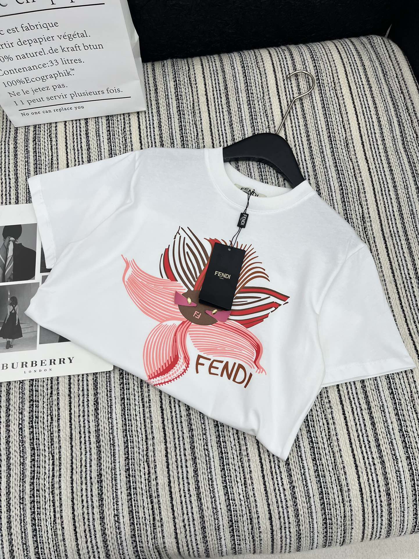 🛒𝐍𝐄𝐖 · 𝟐𝟎𝟐5/爆款现货

原单品质 Fendi*｜2025早春新品圆领短袖𝑇𝑒𝑒
定制YB棉材
