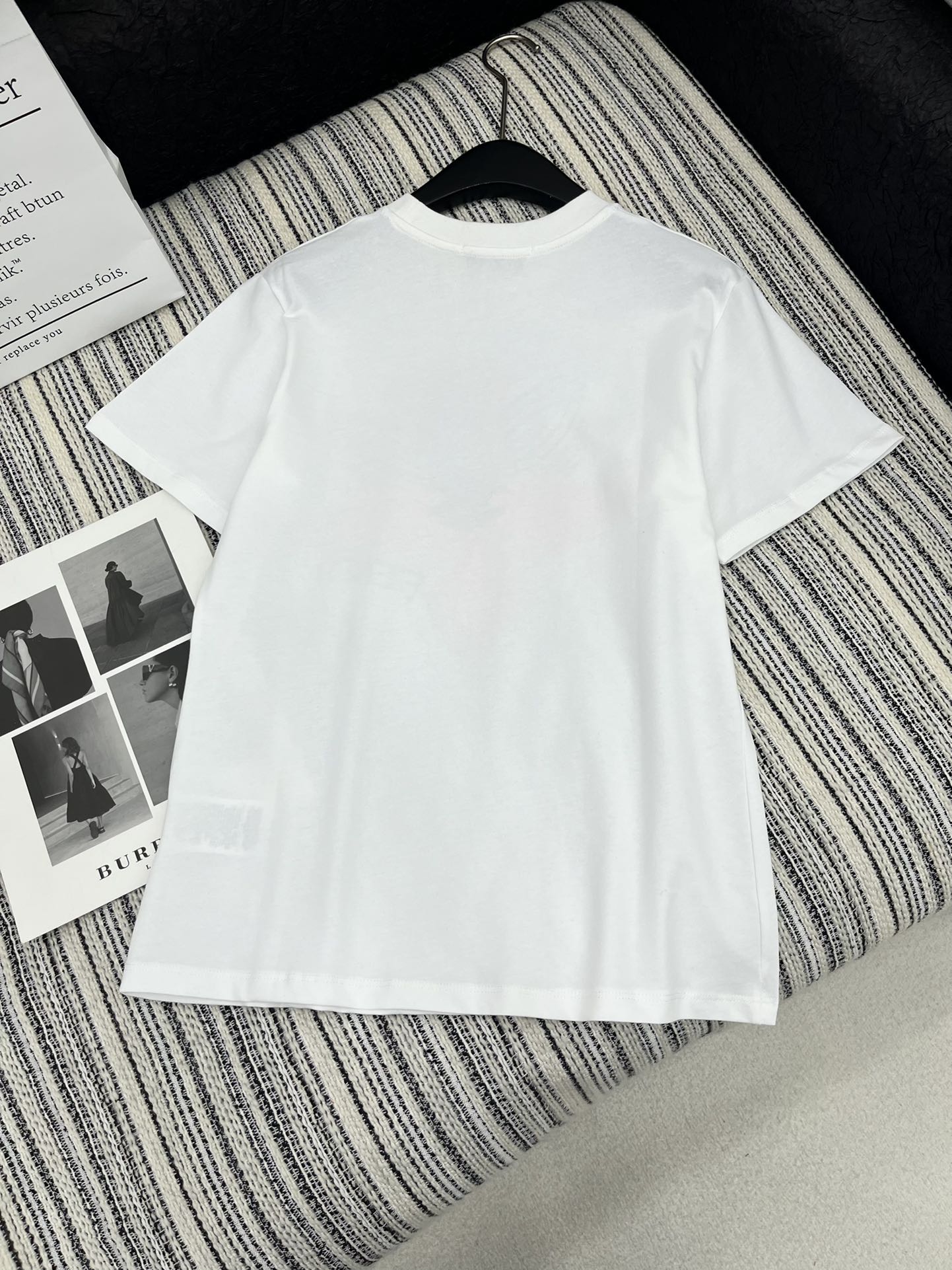 🛒𝐍𝐄𝐖 · 𝟐𝟎𝟐5/爆款现货

原单品质 Fendi*｜2025早春新品圆领短袖𝑇𝑒𝑒
定制YB棉材