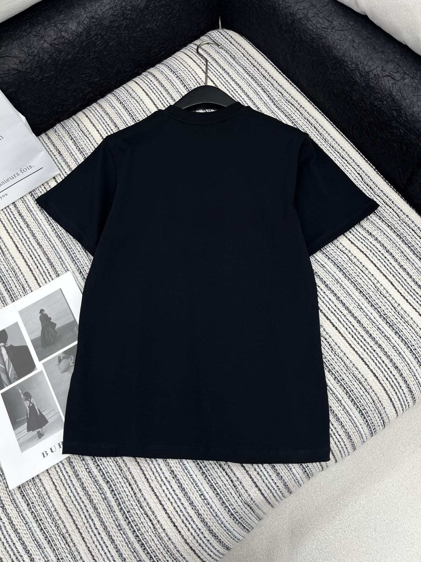 🛒𝐍𝐄𝐖 · 𝟐𝟎𝟐5/爆款现货

原单品质 Fendi*｜2025早春新品圆领短袖𝑇𝑒𝑒
定制YB棉材