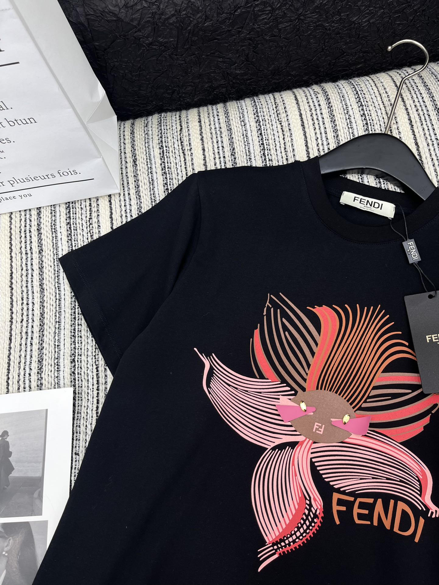 🛒𝐍𝐄𝐖 · 𝟐𝟎𝟐5/爆款现货

原单品质 Fendi*｜2025早春新品圆领短袖𝑇𝑒𝑒
定制YB棉材