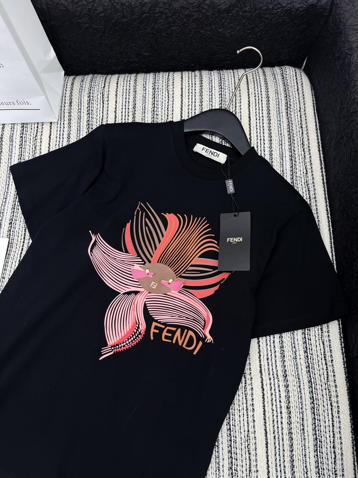 🛒𝐍𝐄𝐖 · 𝟐𝟎𝟐5/爆款现货

原单品质 Fendi*｜2025早春新品圆领短袖𝑇𝑒𝑒
定制YB棉材