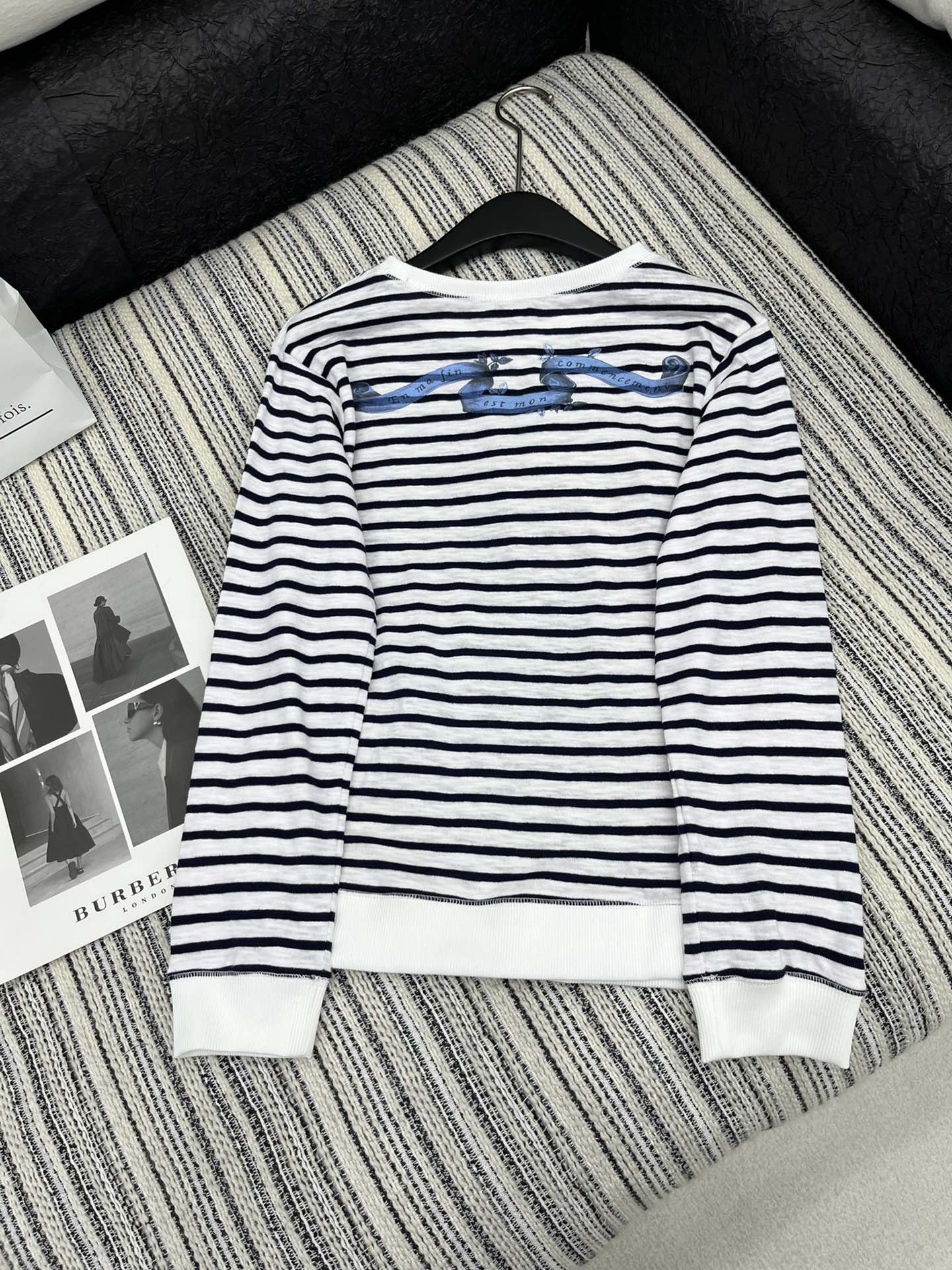 🛒𝐍𝐄𝐖 · 𝟐𝟎𝟐5/爆款现货

原单品质  Dio*｜2025新品棉质上衣
定制YB针织材质 密度细