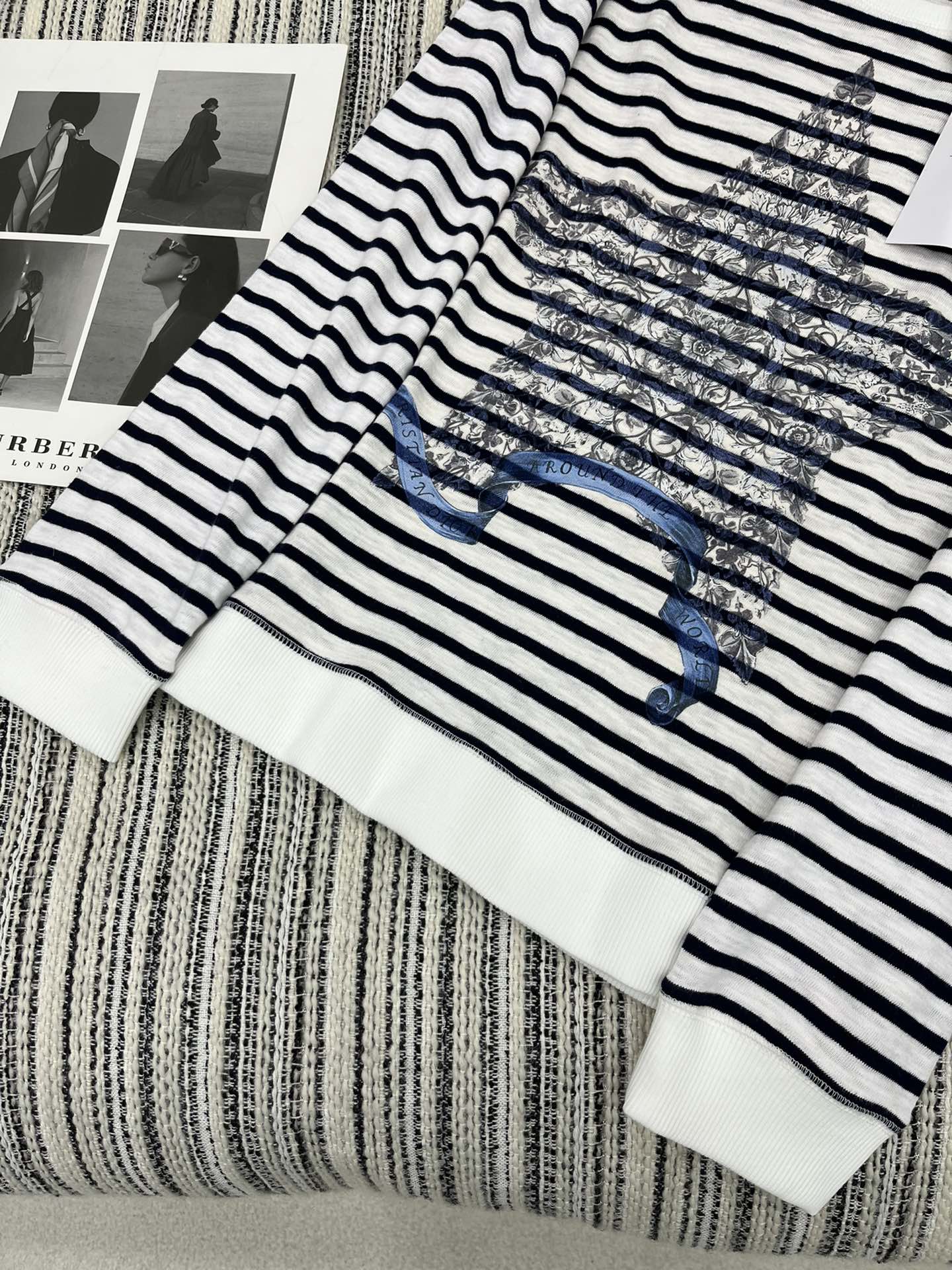 🛒𝐍𝐄𝐖 · 𝟐𝟎𝟐5/爆款现货

原单品质  Dio*｜2025新品棉质上衣
定制YB针织材质 密度细