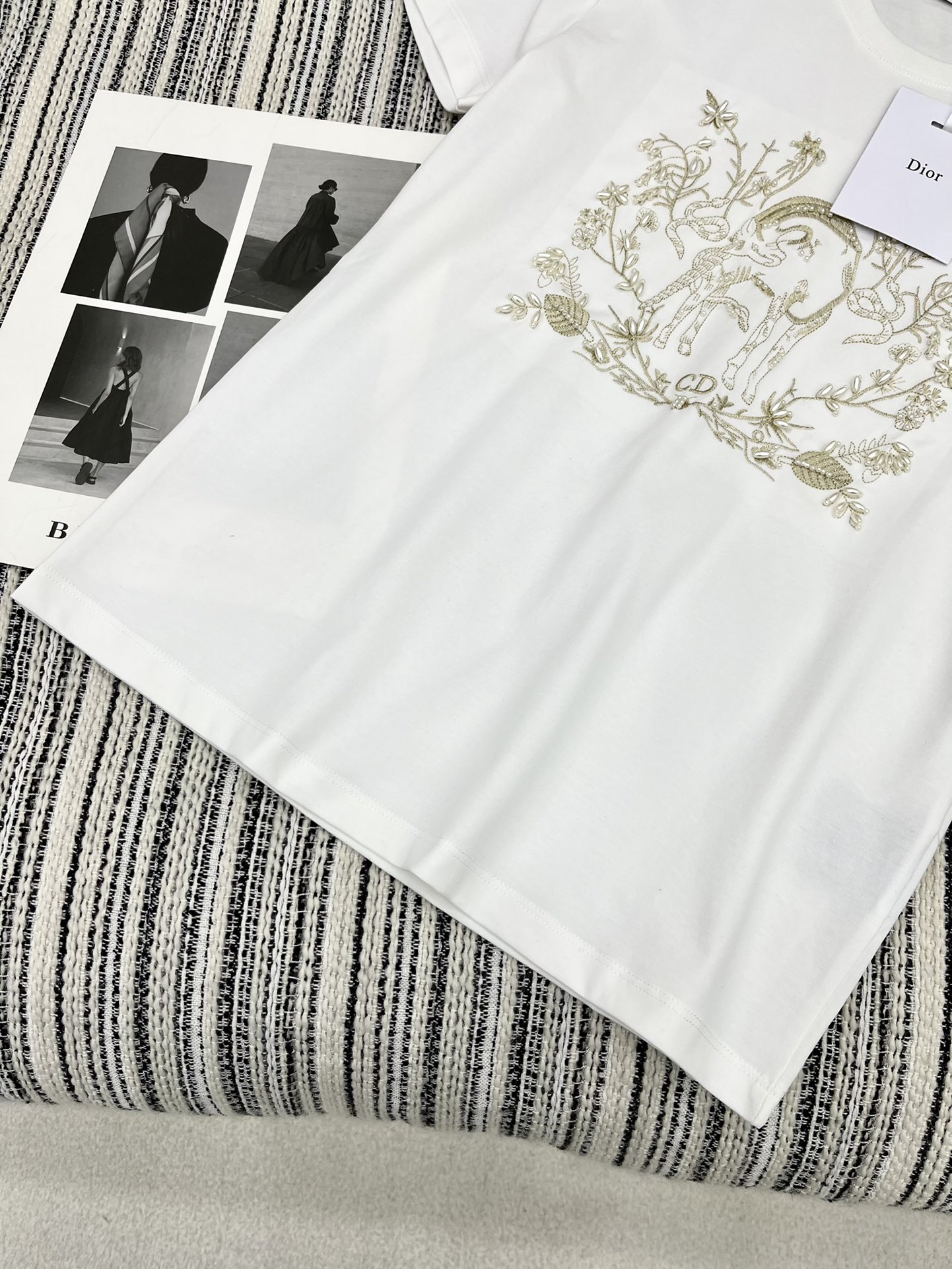 🛒𝐍𝐄𝐖 · 𝟐𝟎𝟐5/爆款现货

原单品质  Dio*｜2025新品圆领刺绣🪡𝑇𝑒𝑒
定制YB全棉材质