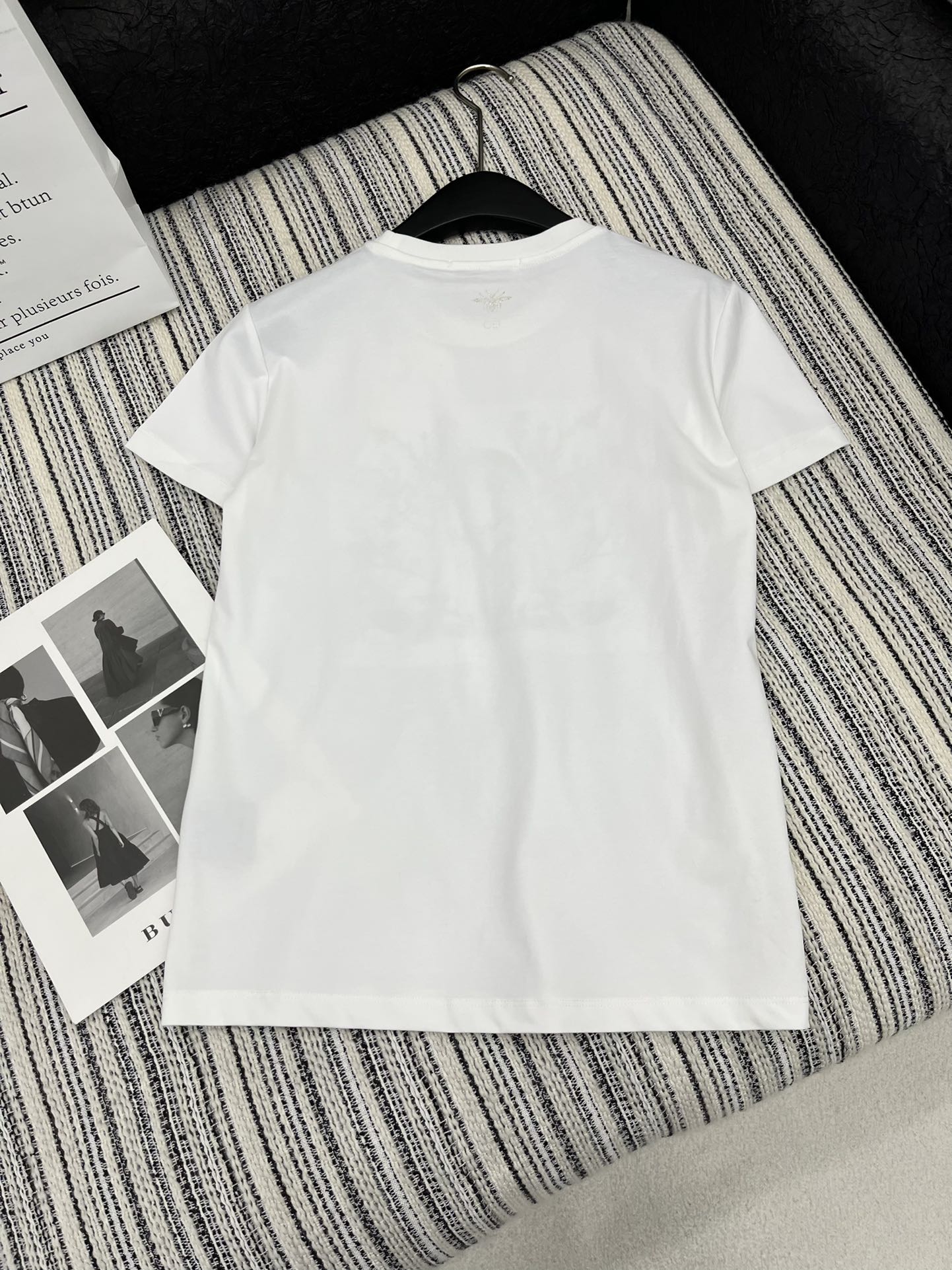 🛒𝐍𝐄𝐖 · 𝟐𝟎𝟐5/爆款现货

原单品质  Dio*｜2025新品圆领刺绣🪡𝑇𝑒𝑒
定制YB全棉材质