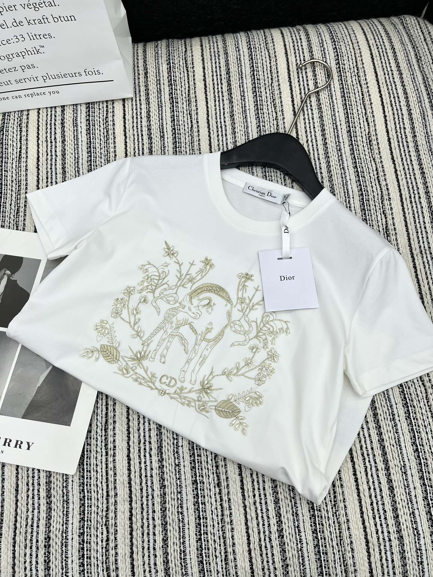 🛒𝐍𝐄𝐖 · 𝟐𝟎𝟐5/爆款现货

原单品质  Dio*｜2025新品圆领刺绣🪡𝑇𝑒𝑒
定制YB全棉材质