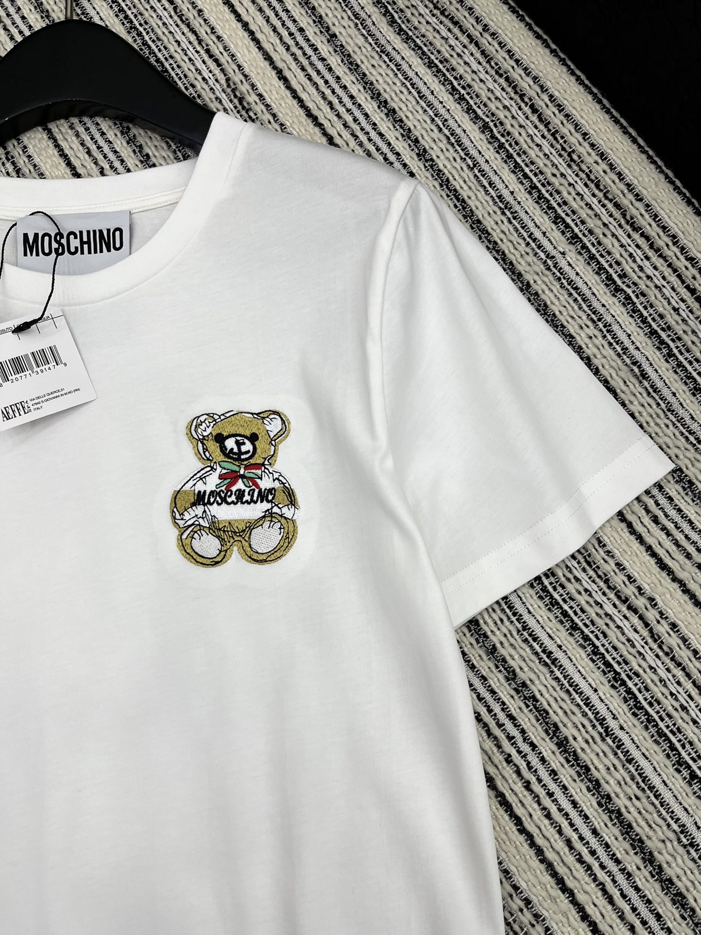 🛒𝐍𝐄𝐖 · 𝟐𝟎𝟐5/爆款现货

原单品质 Mos *｜2025新品圆领刺绣小熊🐻𝑇𝑒𝑒
定制YB斜纹