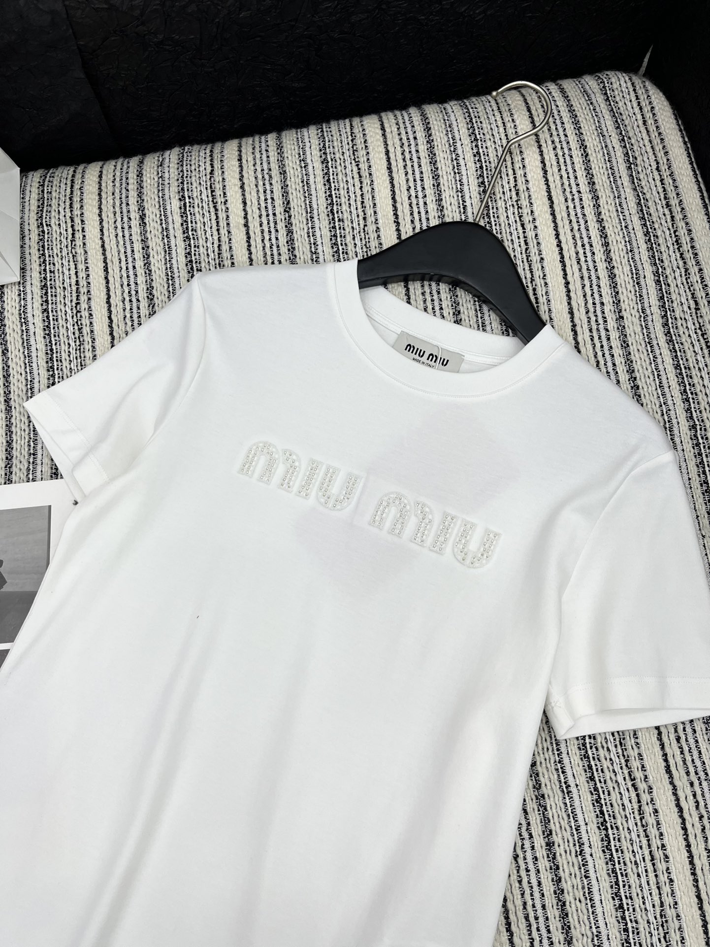 🛒𝐍𝐄𝐖 · 𝟐𝟎𝟐5/爆款现货

原单品质 Miu Mi*｜2025早春新品圆领短袖𝑇𝑒𝑒
定制YB丝