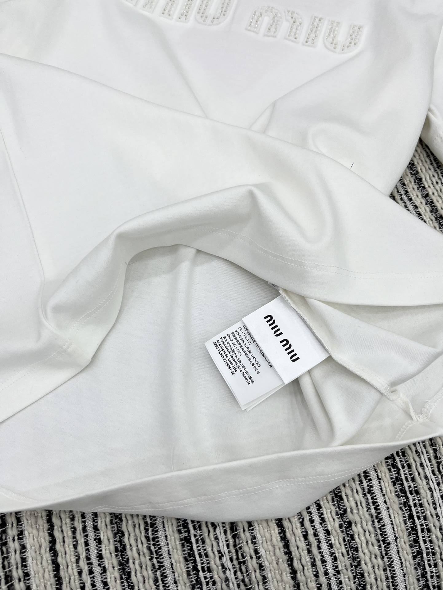 🛒𝐍𝐄𝐖 · 𝟐𝟎𝟐5/爆款现货

原单品质 Miu Mi*｜2025早春新品圆领短袖𝑇𝑒𝑒
定制YB丝