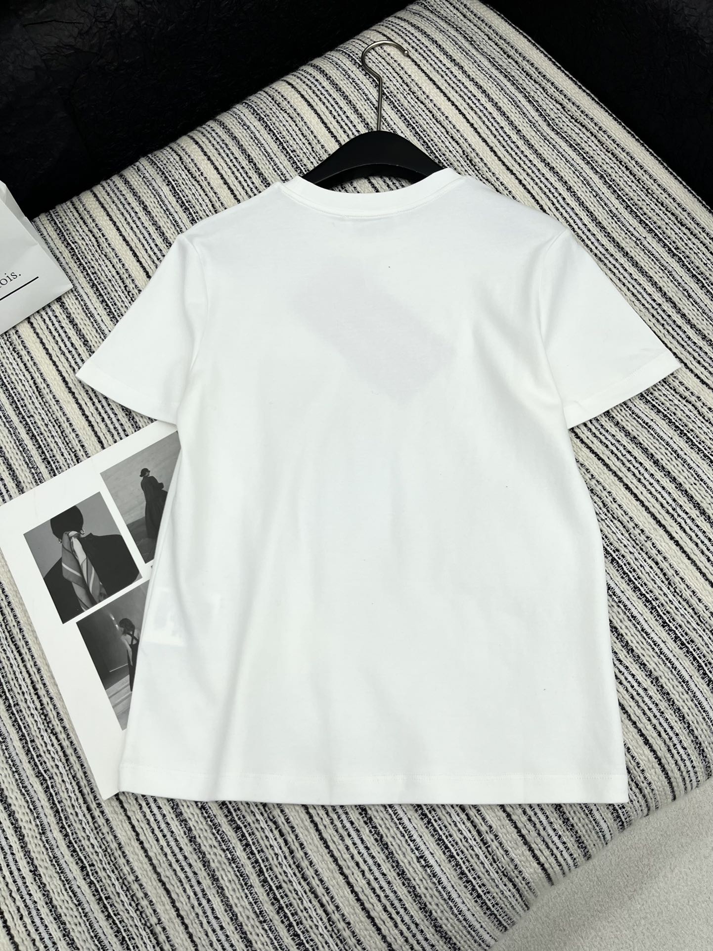 🛒𝐍𝐄𝐖 · 𝟐𝟎𝟐5/爆款现货

原单品质 Miu Mi*｜2025早春新品圆领短袖𝑇𝑒𝑒
定制YB丝