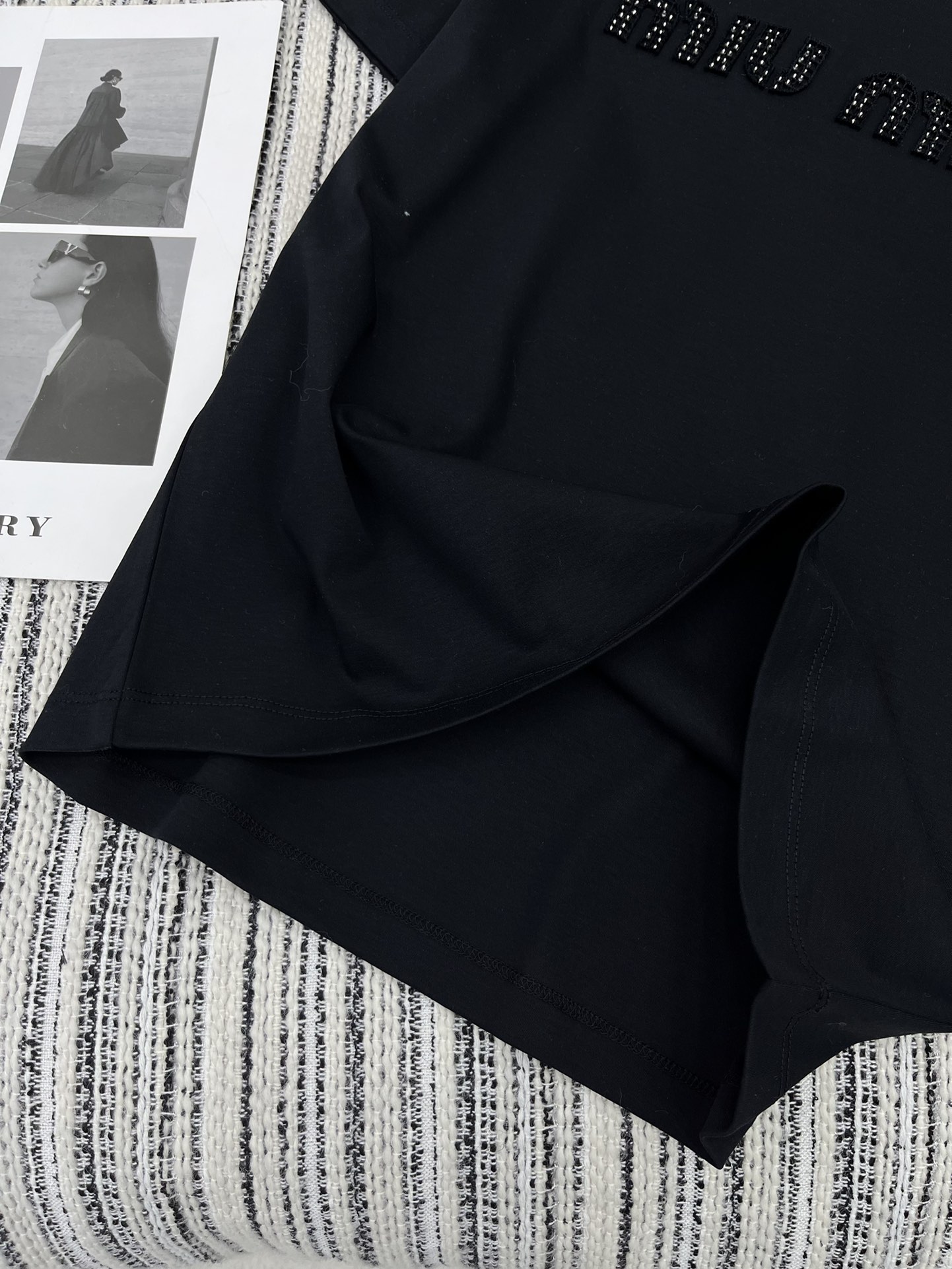 🛒𝐍𝐄𝐖 · 𝟐𝟎𝟐5/爆款现货

原单品质 Miu Mi*｜2025早春新品圆领短袖𝑇𝑒𝑒
定制YB丝