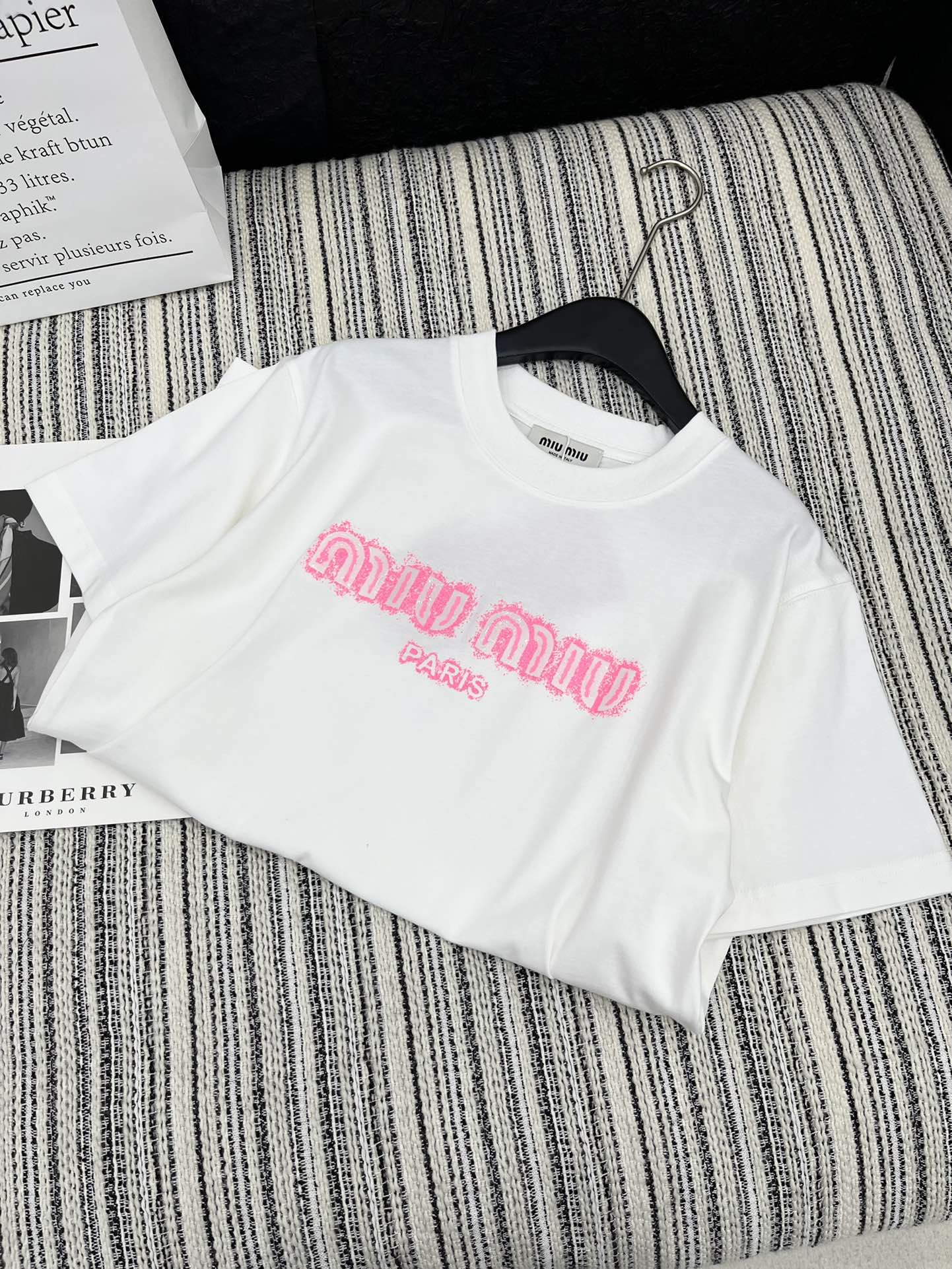 🛒𝐍𝐄𝐖 · 𝟐𝟎𝟐5/爆款现货

原单品质 Miu Mi*｜2025早春新品圆领短袖𝑇𝑒𝑒
定制YB棉