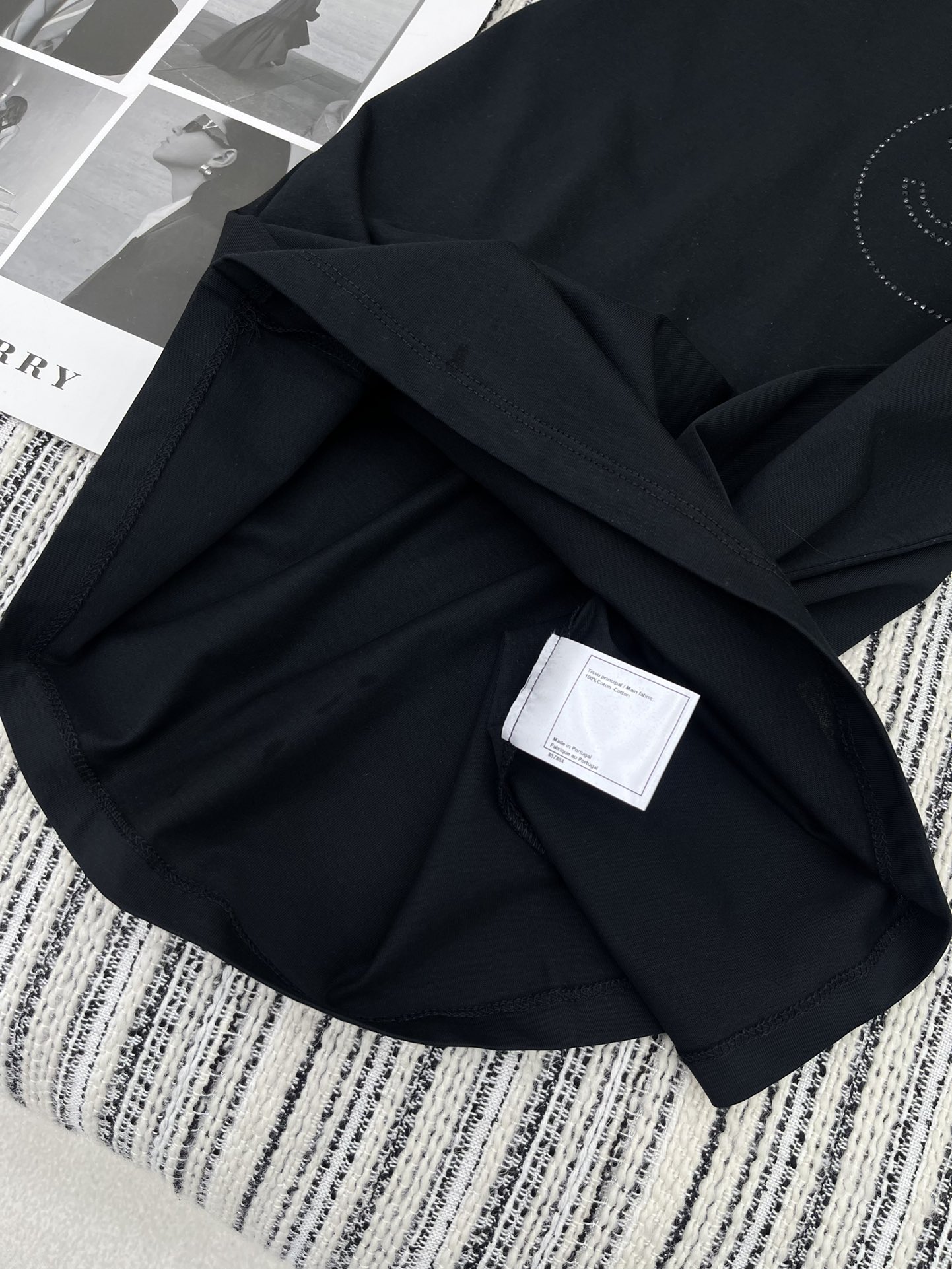 🛒𝐍𝐄𝐖 · 𝟐𝟎𝟐5/爆款现货

原单品质 Chane*｜25新品汤珠短袖T恤
精致常规版型上身巨显瘦