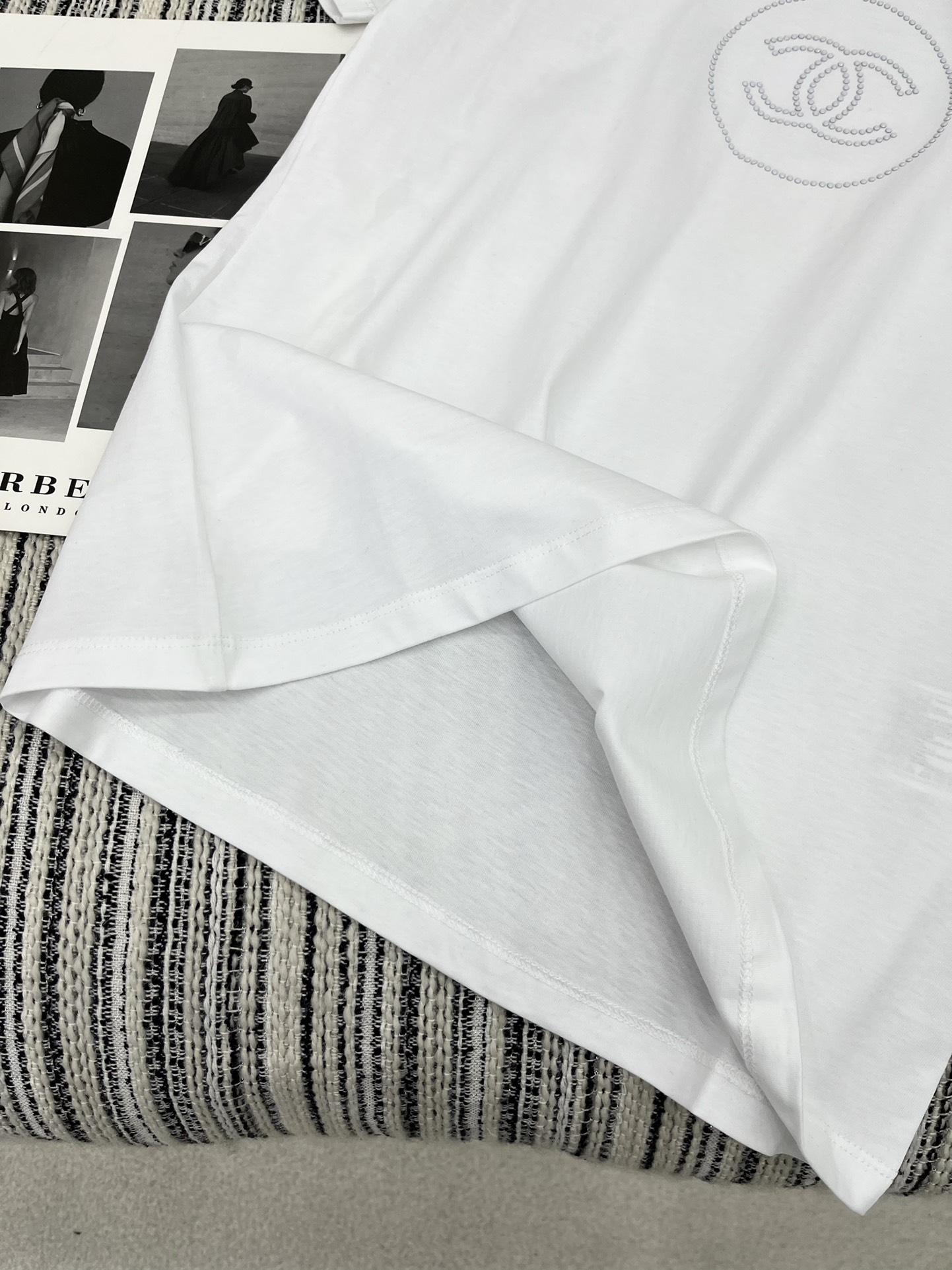 🛒𝐍𝐄𝐖 · 𝟐𝟎𝟐5/爆款现货

原单品质 Chane*｜25新品汤珠短袖T恤
精致常规版型上身巨显瘦