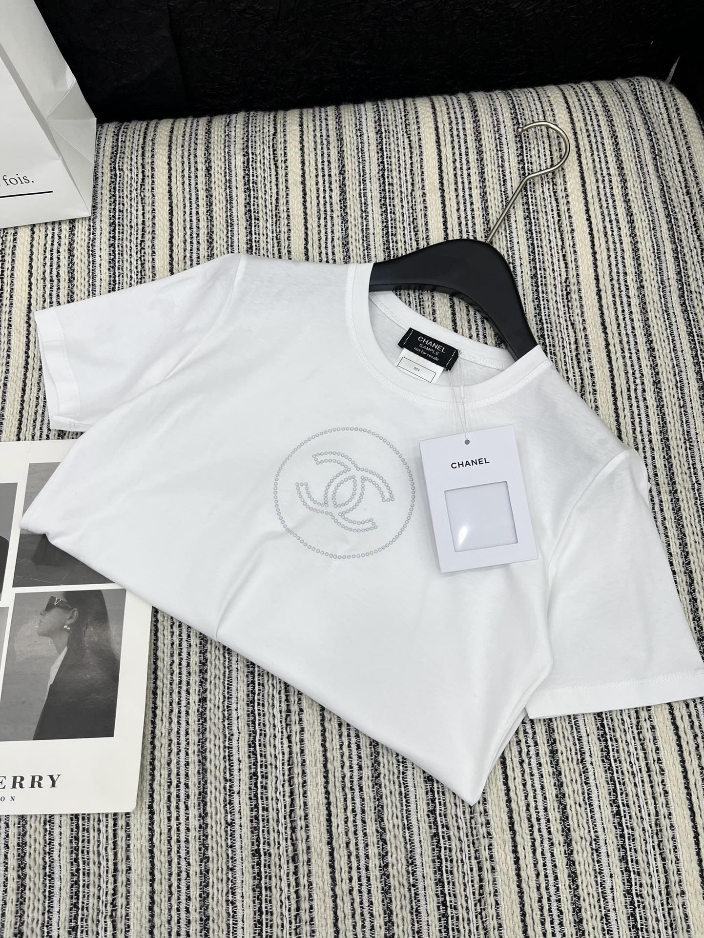 🛒𝐍𝐄𝐖 · 𝟐𝟎𝟐5/爆款现货

原单品质 Chane*｜25新品汤珠短袖T恤
精致常规版型上身巨显瘦