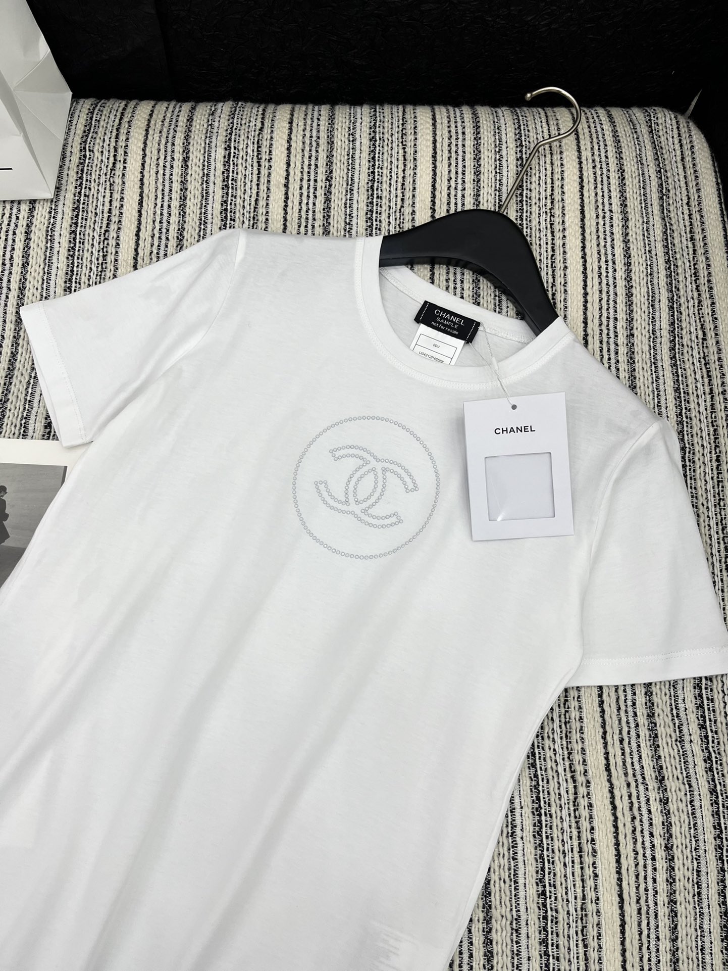 🛒𝐍𝐄𝐖 · 𝟐𝟎𝟐5/爆款现货

原单品质 Chane*｜25新品汤珠短袖T恤
精致常规版型上身巨显瘦
