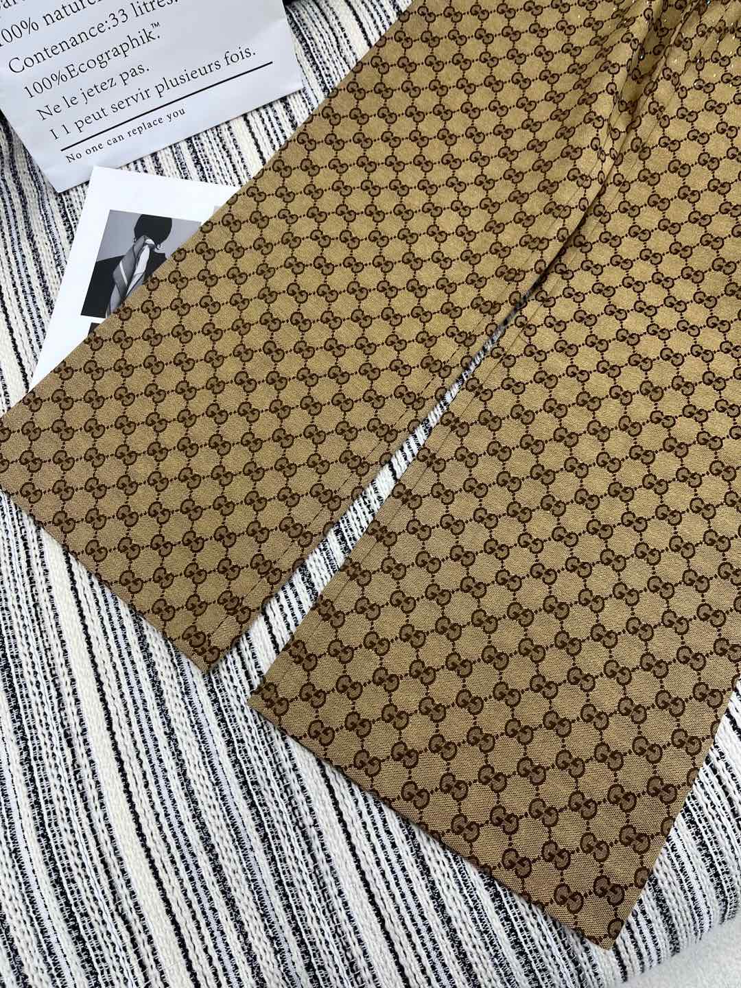 🛒𝐍𝐄𝐖 · 𝟐𝟎𝟐4/爆款

原单品质 Gucc*｜ 2024新品GG烫钻提花休闲裤
定制YB进口材质