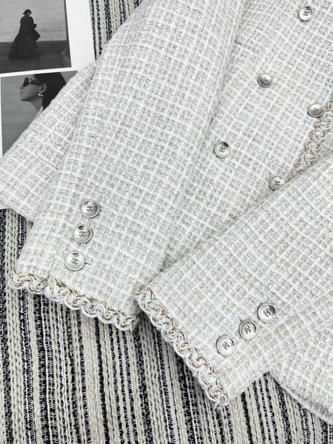 🛒𝐍𝐄𝐖 · 𝟐𝟎𝟐5/爆款

原单品质 Chane*｜ 2025新品圆领粗花呢编织外套
经典复古穿搭，
