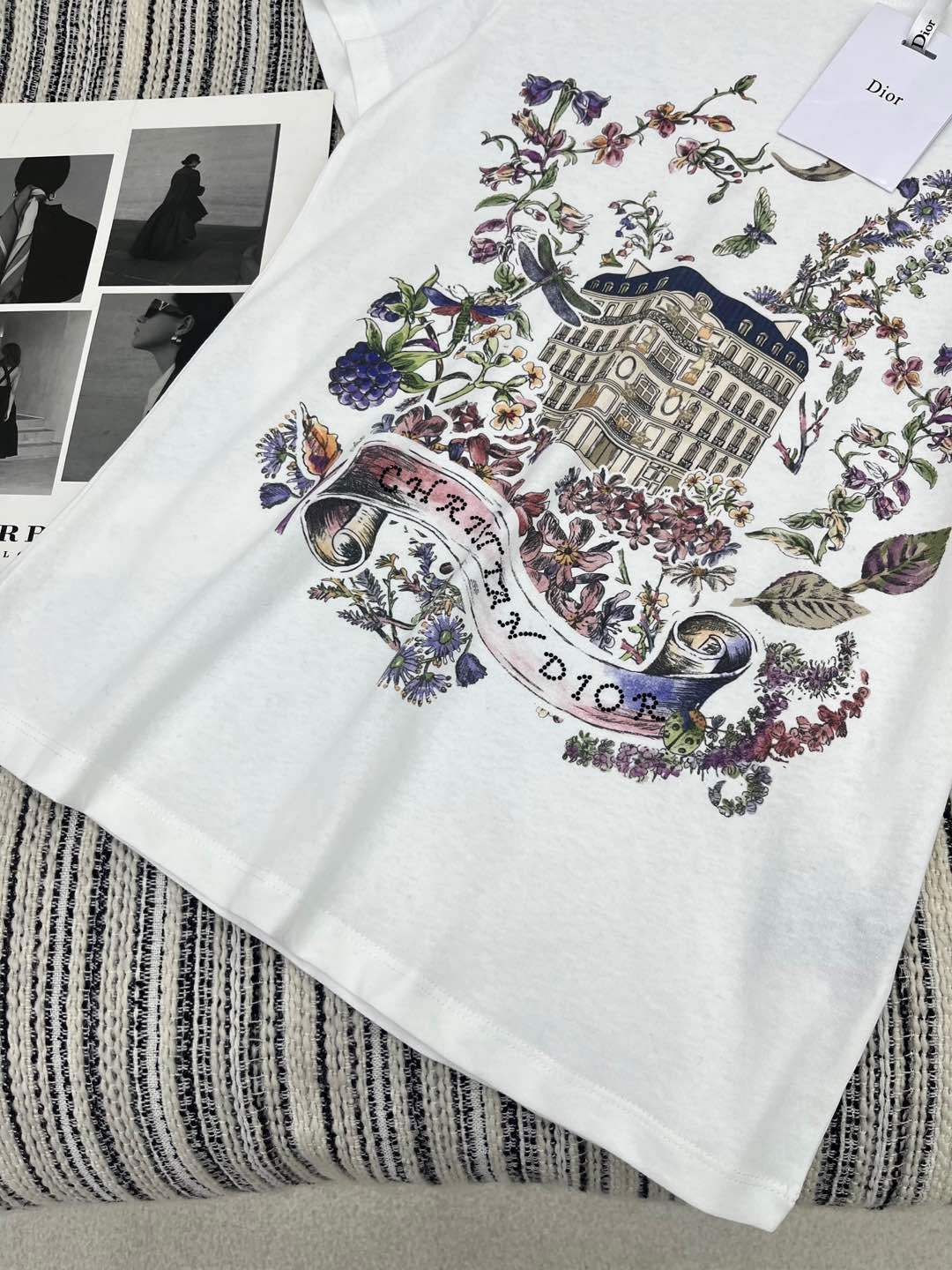🛒𝐍𝐄𝐖 · 𝟐𝟎𝟐5/爆款现货

原单品质  Dio*｜2025新品圆领印花🪡𝑇𝑒𝑒
定制YB全棉材质