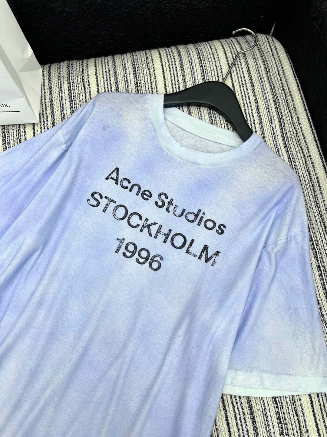 🛒𝐍𝐄𝐖 · 𝟐𝟎𝟐5/爆款现货

原单品质 Acne Stu *｜精致重工洗水印花T恤
高级扎染 高订