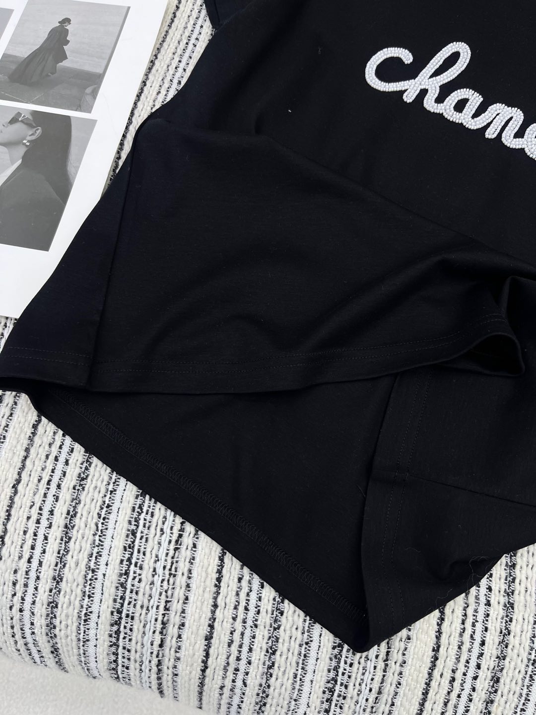 🛒𝐍𝐄𝐖 · 𝟐𝟎𝟐5/爆款现货

原单品质 Chane*｜25新品订珠短袖T恤
精致常规版型上身巨显瘦
