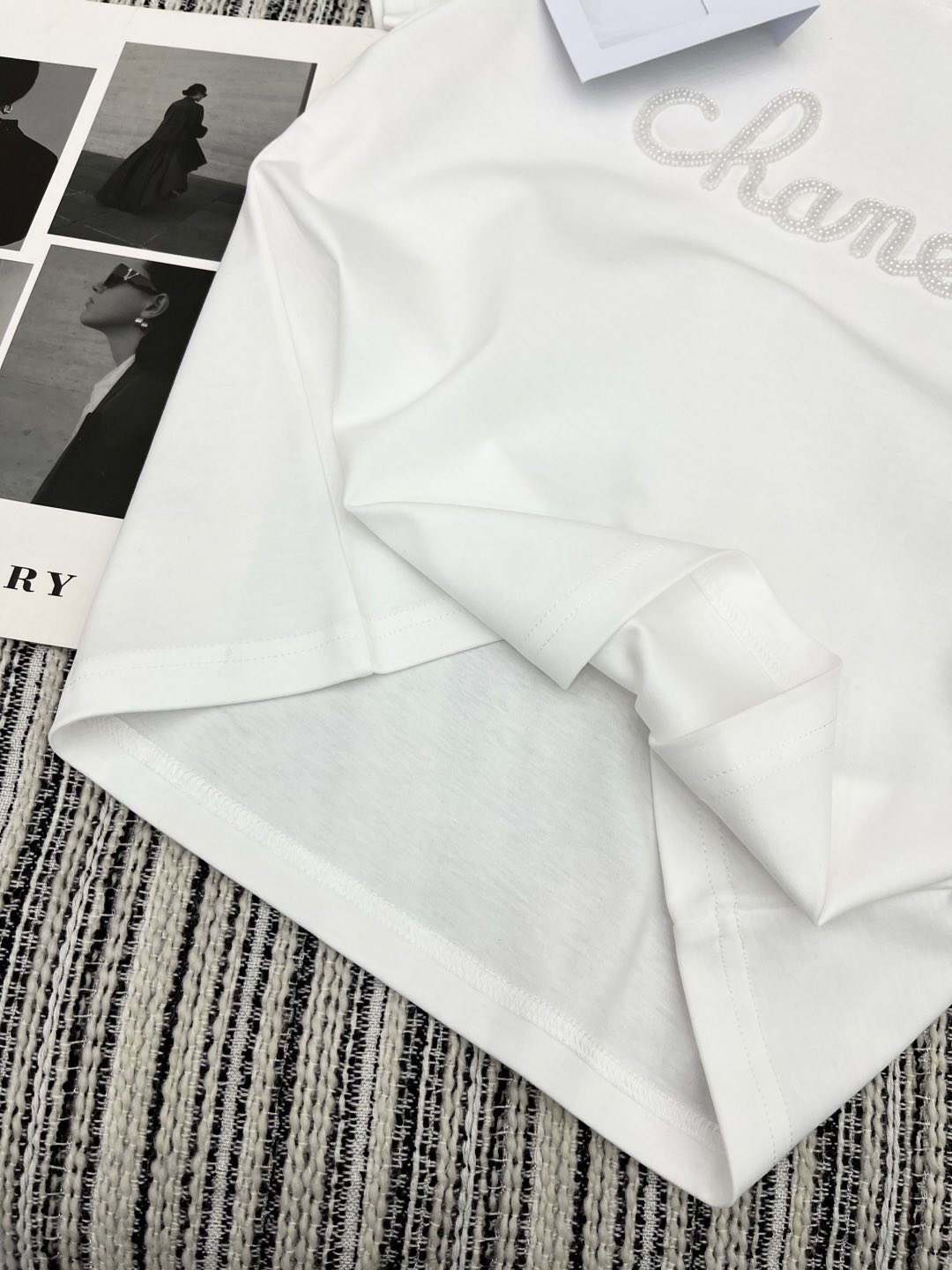 🛒𝐍𝐄𝐖 · 𝟐𝟎𝟐5/爆款现货

原单品质 Chane*｜25新品订珠短袖T恤
精致常规版型上身巨显瘦