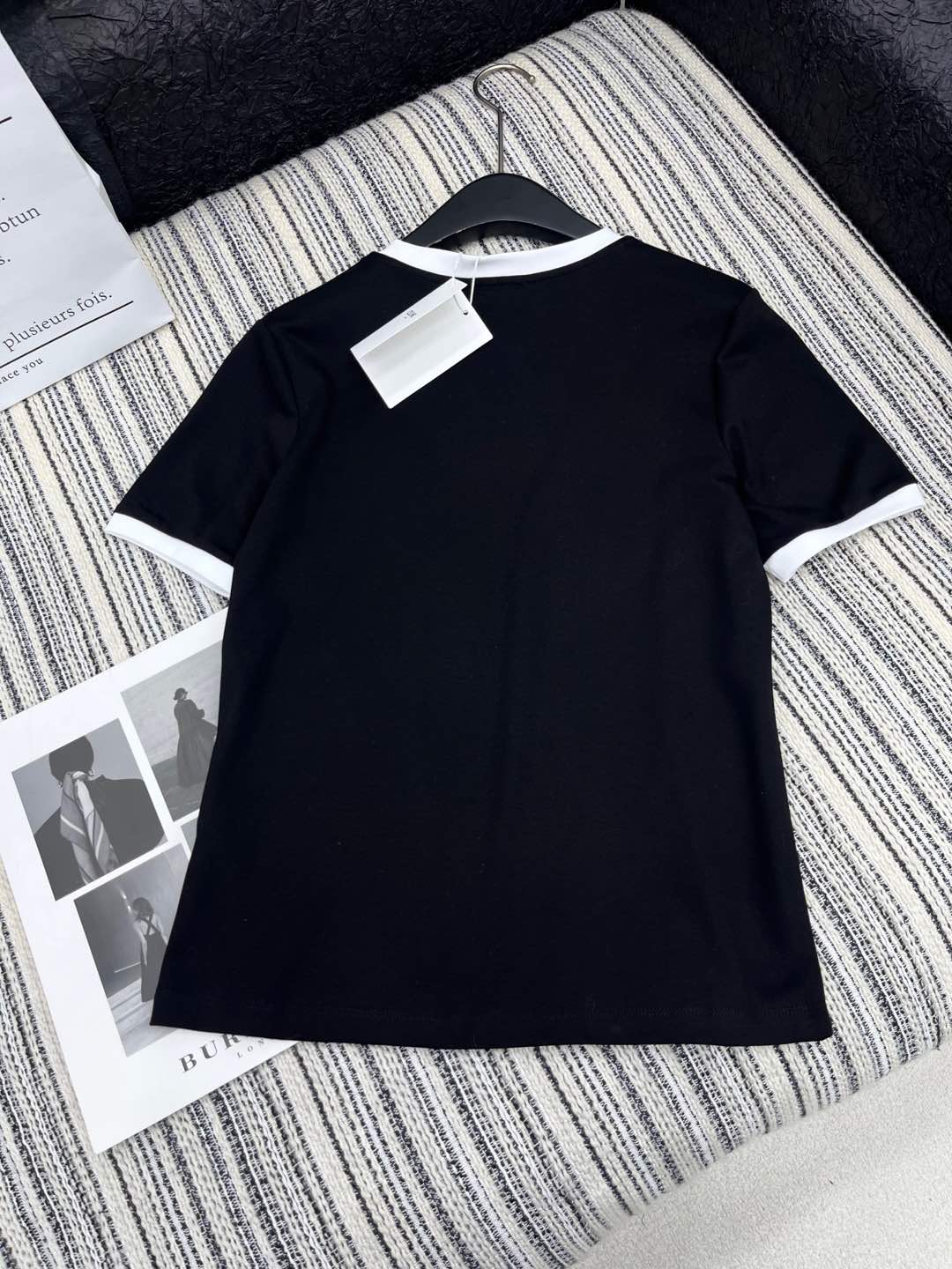 🛒𝐍𝐄𝐖 · 𝟐𝟎𝟐5/爆款现货

原单品质 Celi*｜2025早春新品圆领短袖𝑇𝑒𝑒
定制棉材质 透