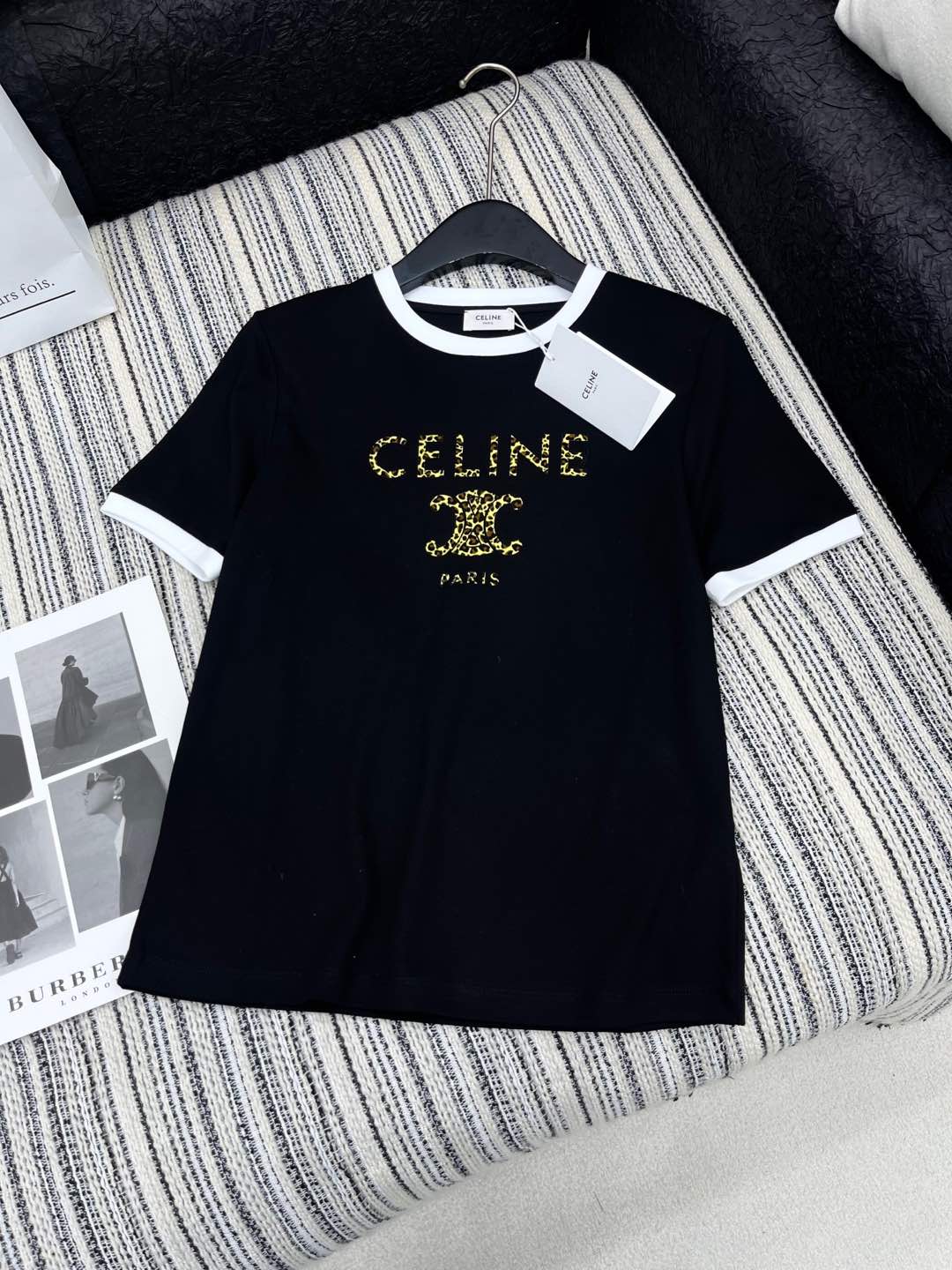 🛒𝐍𝐄𝐖 · 𝟐𝟎𝟐5/爆款现货

原单品质 Celi*｜2025早春新品圆领短袖𝑇𝑒𝑒
定制棉材质 透