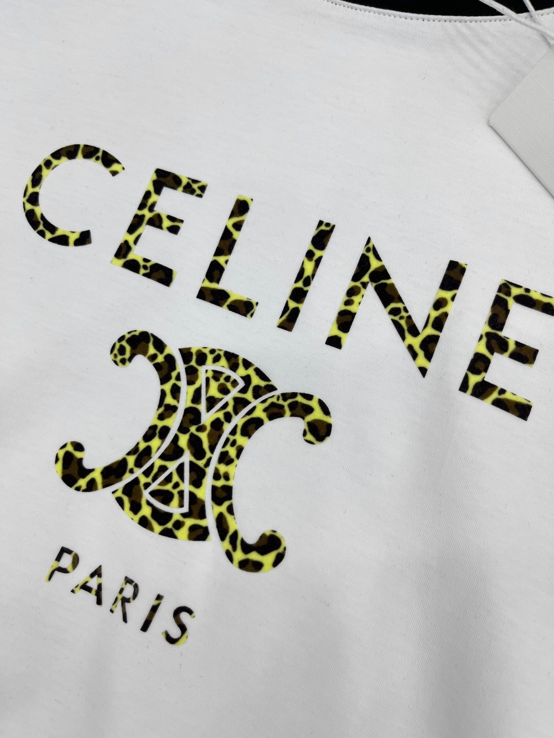 🛒𝐍𝐄𝐖 · 𝟐𝟎𝟐5/爆款现货

原单品质 Celi*｜2025早春新品圆领短袖𝑇𝑒𝑒
定制棉材质 透