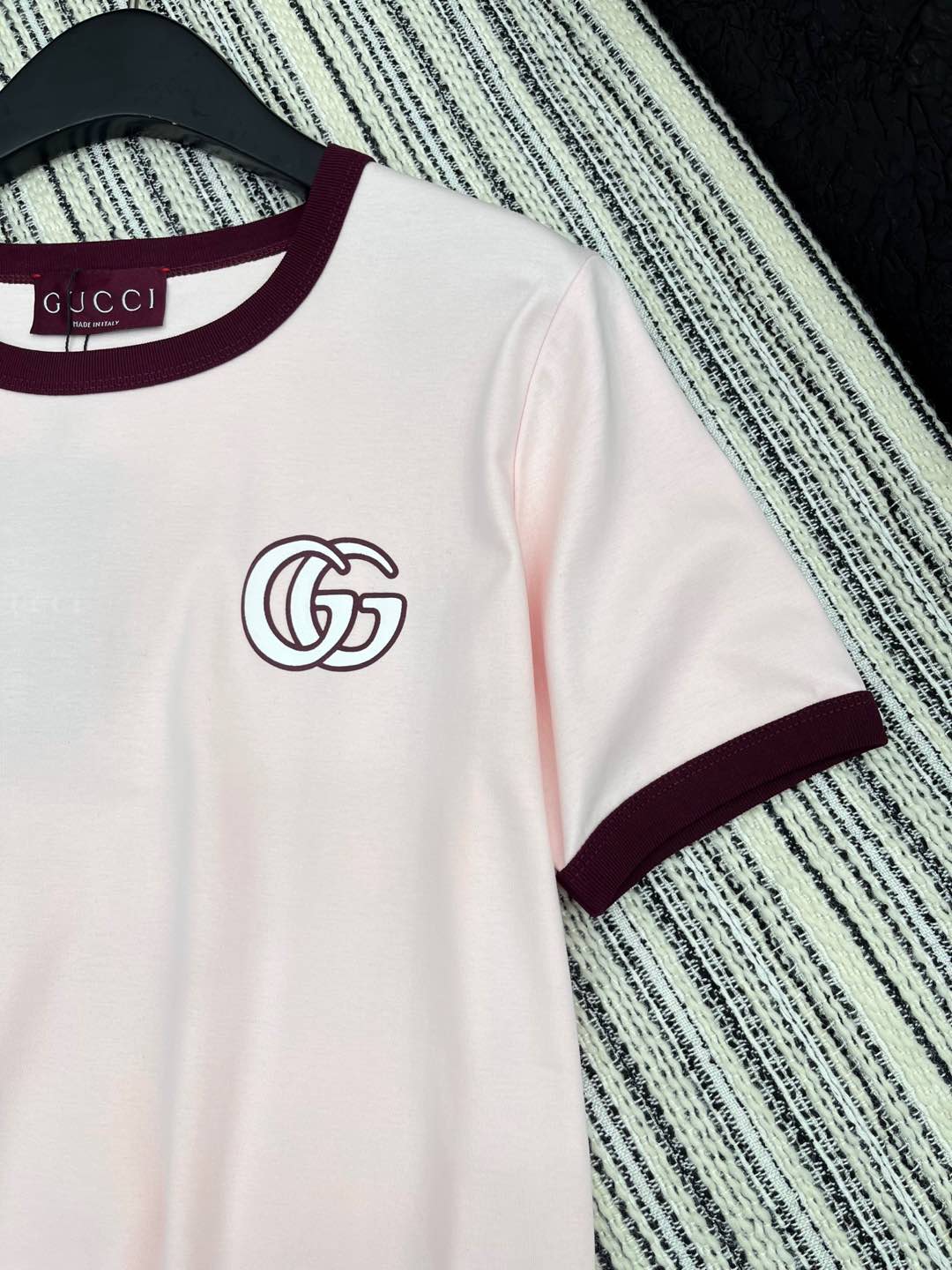 🛒𝐍𝐄𝐖 · 𝟐𝟎𝟐5/爆款现货

原单品质 Gucc*｜25新品印花短袖T恤
精致常规版型上身巨显瘦！