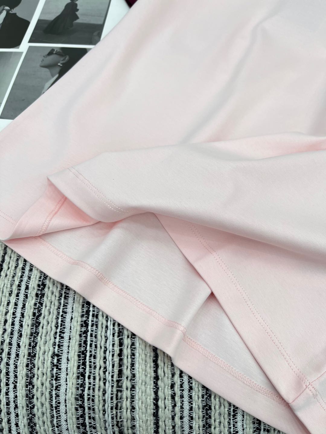 🛒𝐍𝐄𝐖 · 𝟐𝟎𝟐5/爆款现货

原单品质 Gucc*｜25新品印花短袖T恤
精致常规版型上身巨显瘦！