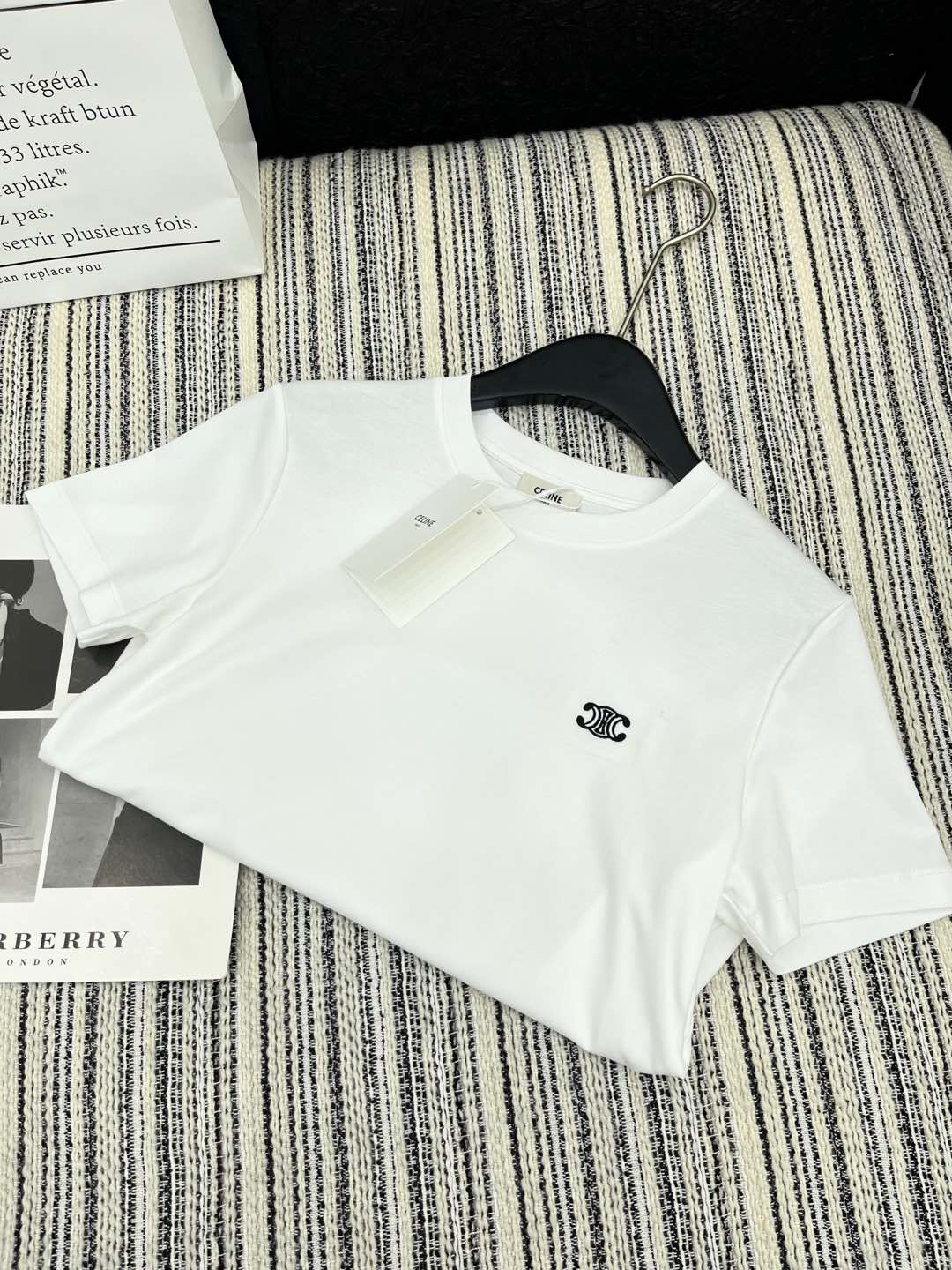 🛒𝐍𝐄𝐖 · 𝟐𝟎𝟐5/爆款现货

原单品质 Celi*｜2025早春新品圆领短袖𝑇𝑒𝑒
定制棉材质 透