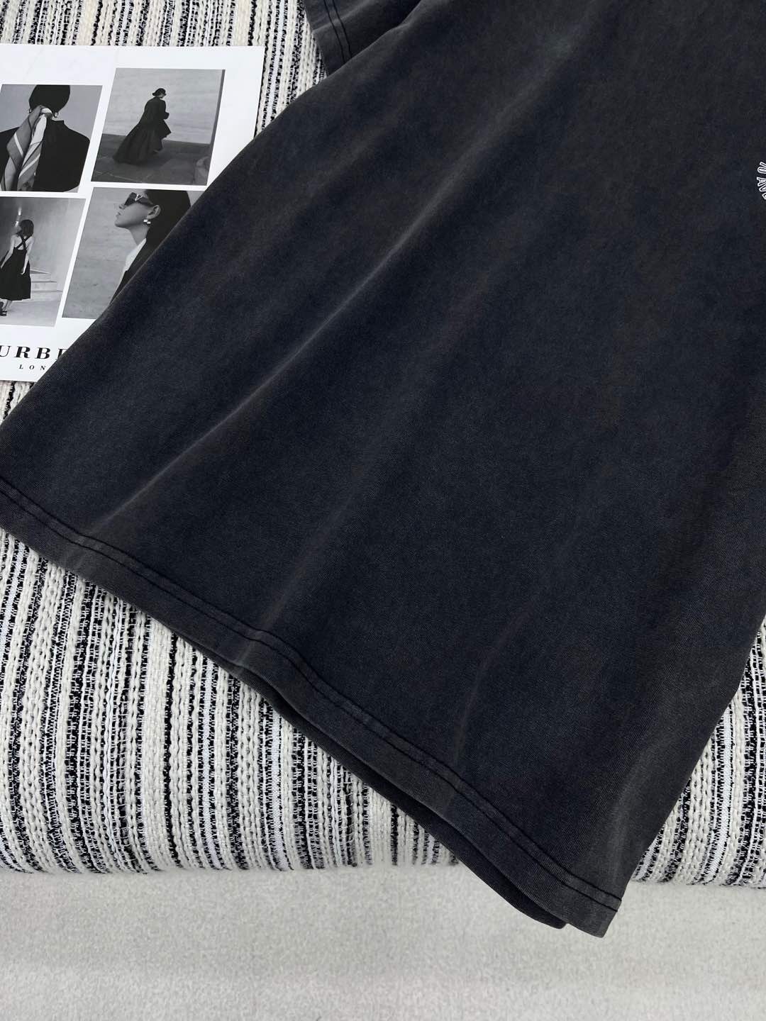 🛒𝐍𝐄𝐖 · 𝟐𝟎𝟐𝟒/爆款现货

原单品质 BALEN*最新炒色印花百搭T恤！
重工洗水工艺，进口面料