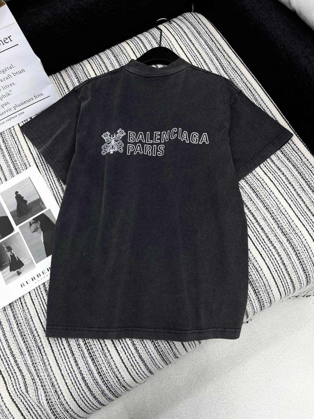 🛒𝐍𝐄𝐖 · 𝟐𝟎𝟐𝟒/爆款现货

原单品质 BALEN*最新炒色印花百搭T恤！
重工洗水工艺，进口面料
