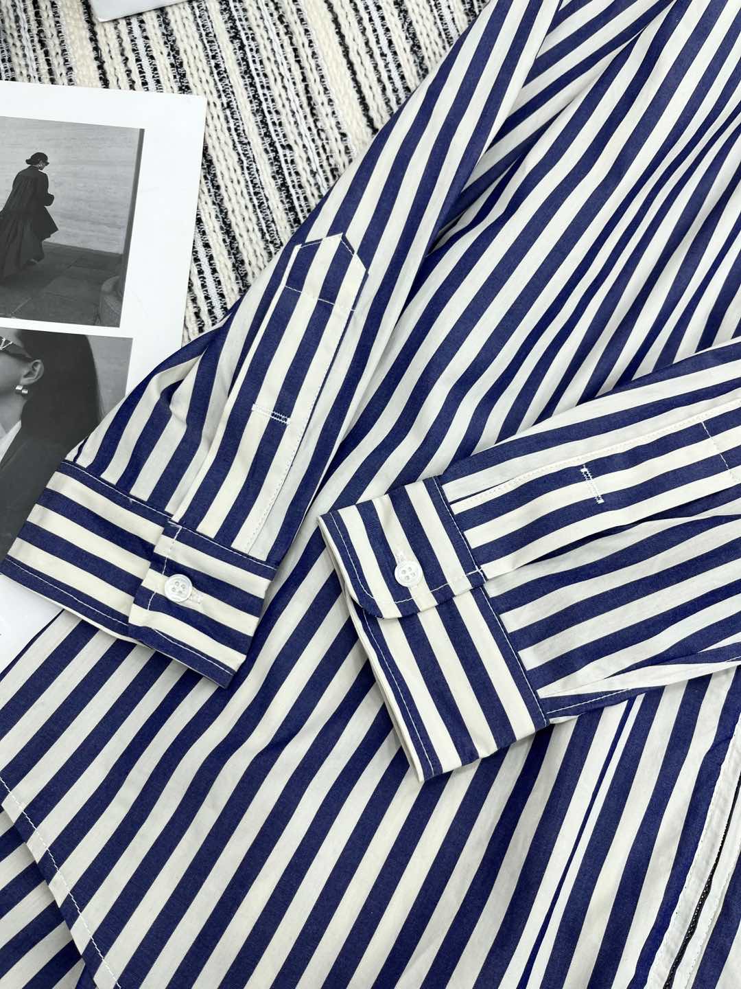 🛒𝐍𝐄𝐖 · 𝟐𝟎𝟐5/爆款现货

原单品质 Miu Mi*｜25新款拉链长款条纹衬衫外套
爆单款  精