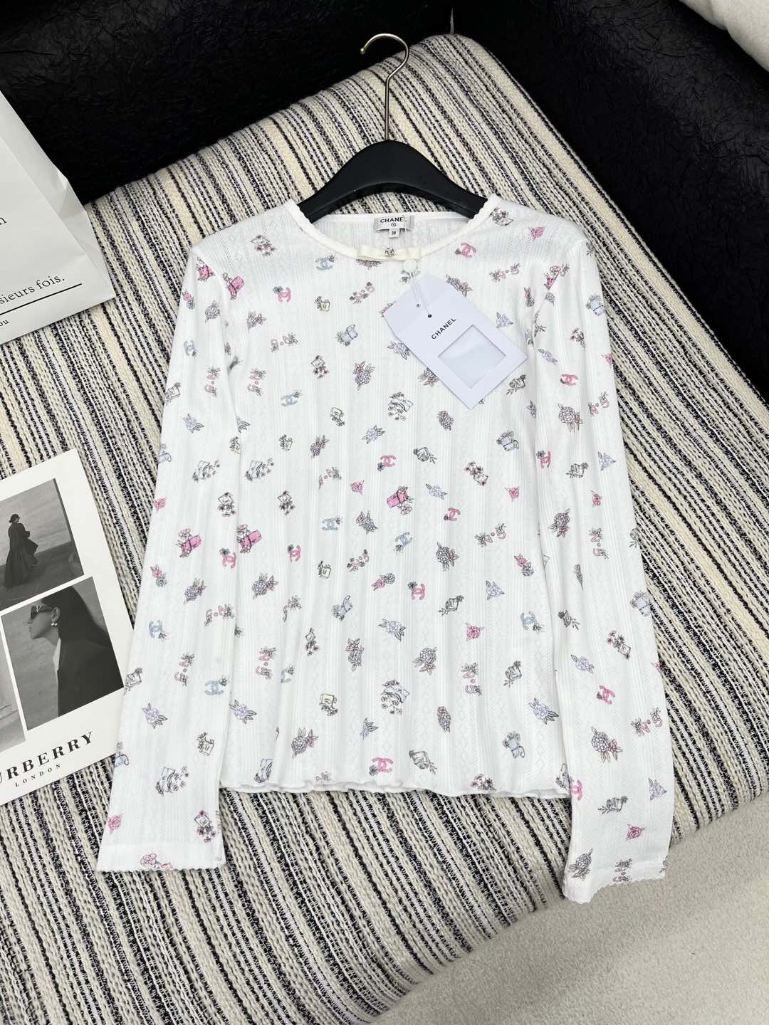 🛒𝐍𝐄𝐖 · 𝟐𝟎𝟐5/爆款现货

原单品质  Chane*｜25早春新品长袖针织印花花边长袖
精致蝴蝶