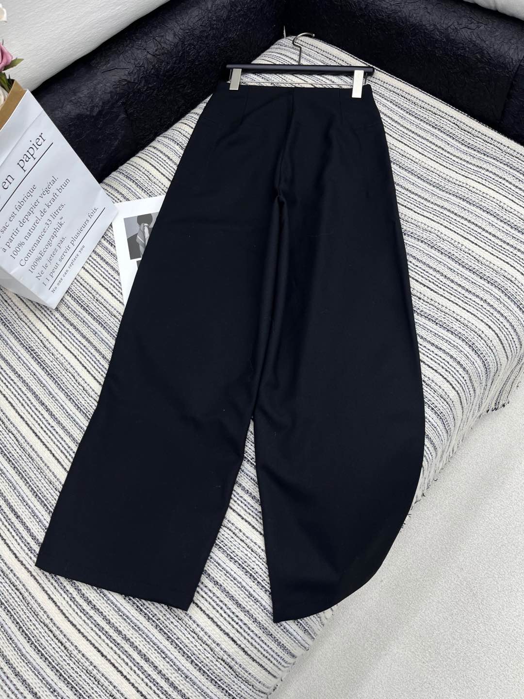 🛒𝐍𝐄𝐖 · 𝟐𝟎𝟐5/爆款现货

原单品质 MM6*｜25新款工装式休闲裤
颜色百搭高级 撞色刺绣尽显