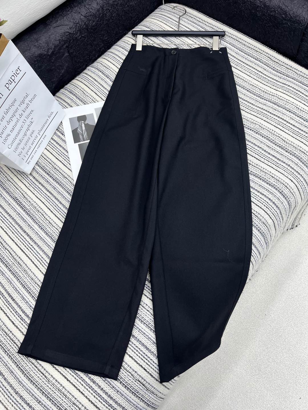 🛒𝐍𝐄𝐖 · 𝟐𝟎𝟐5/爆款现货

原单品质 MM6*｜25新款工装式休闲裤
颜色百搭高级 撞色刺绣尽显