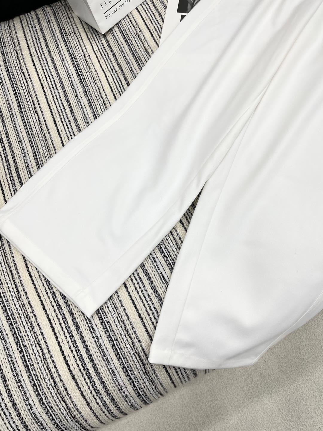 🛒𝐍𝐄𝐖 · 𝟐𝟎𝟐5/爆款现货

原单品质 MM6*｜25新款工装式休闲裤
颜色百搭高级 撞色刺绣尽显