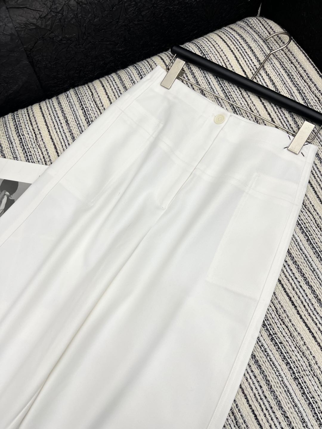 🛒𝐍𝐄𝐖 · 𝟐𝟎𝟐5/爆款现货

原单品质 MM6*｜25新款工装式休闲裤
颜色百搭高级 撞色刺绣尽显