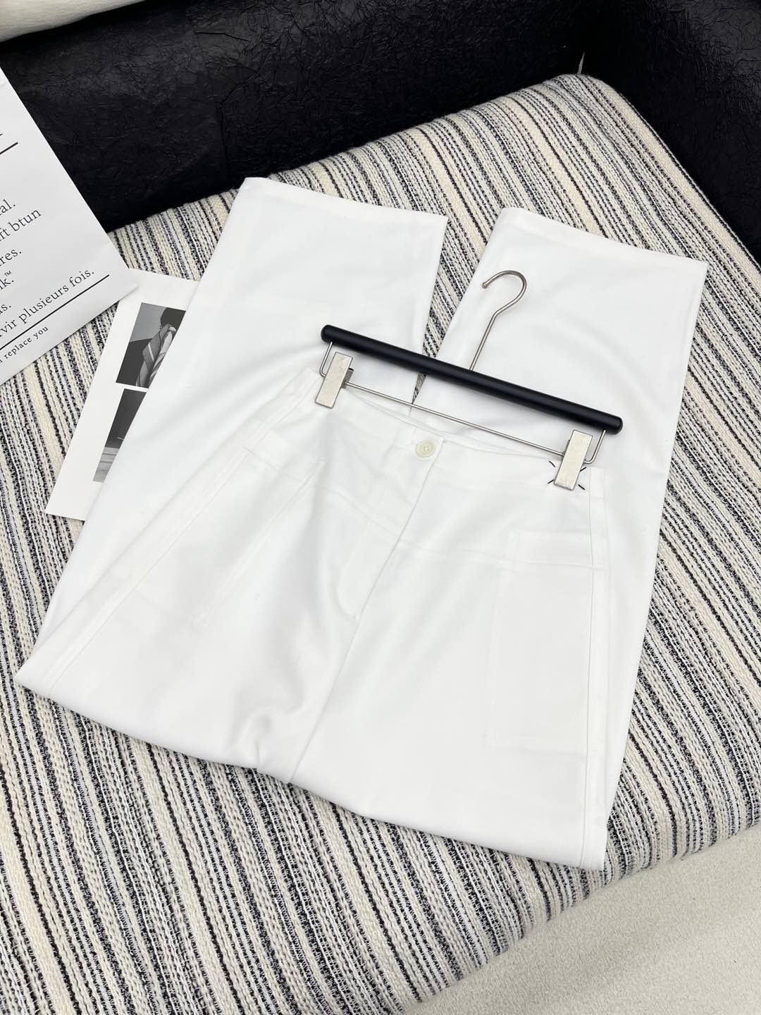 🛒𝐍𝐄𝐖 · 𝟐𝟎𝟐5/爆款现货

原单品质 MM6*｜25新款工装式休闲裤
颜色百搭高级 撞色刺绣尽显