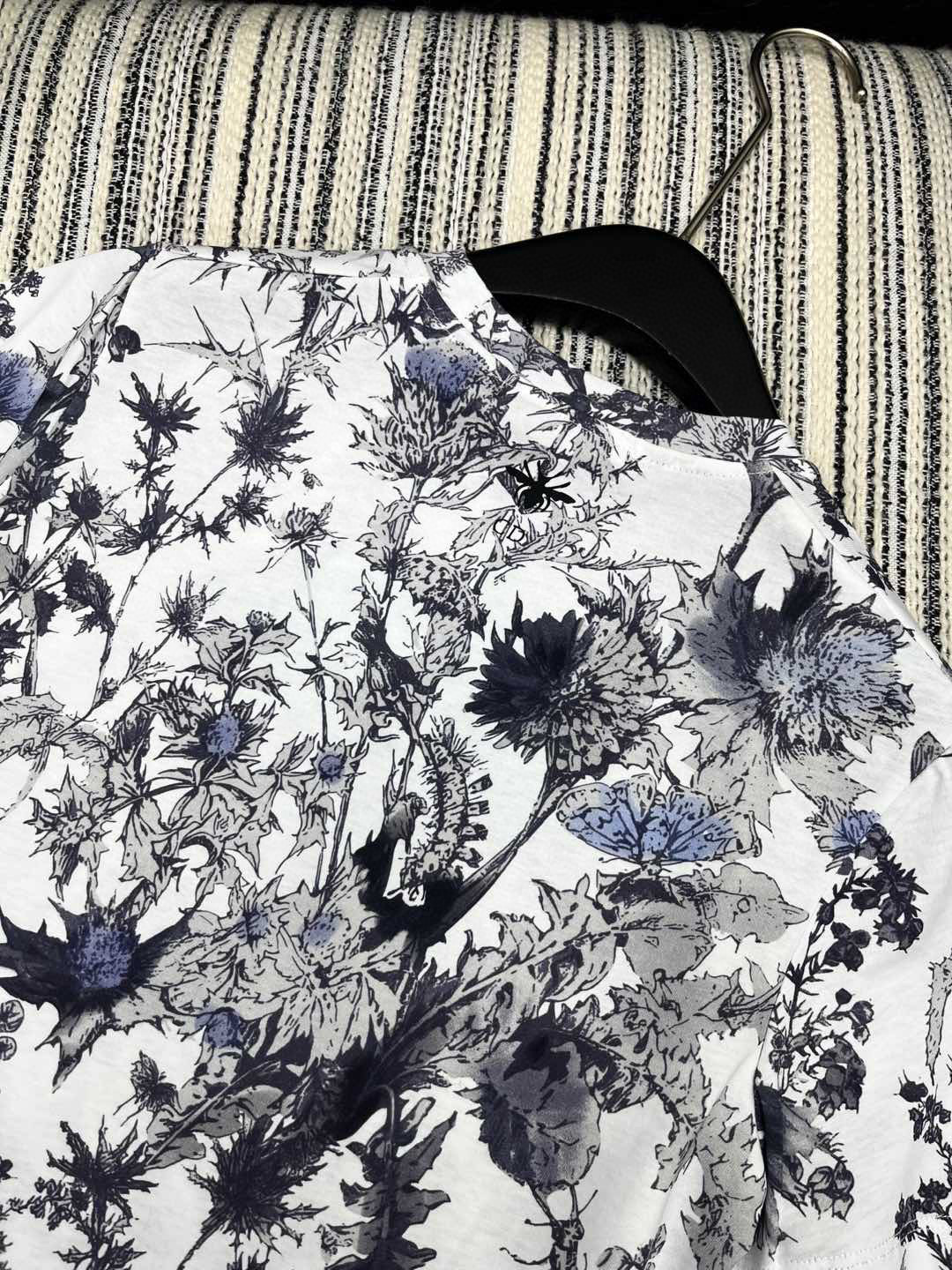 🛒𝐍𝐄𝐖 · 𝟐𝟎𝟐5/爆款现货

原单品质  Dio*｜2025新品圆领印花𝑇𝑒𝑒
定制YB斜纹全棉材