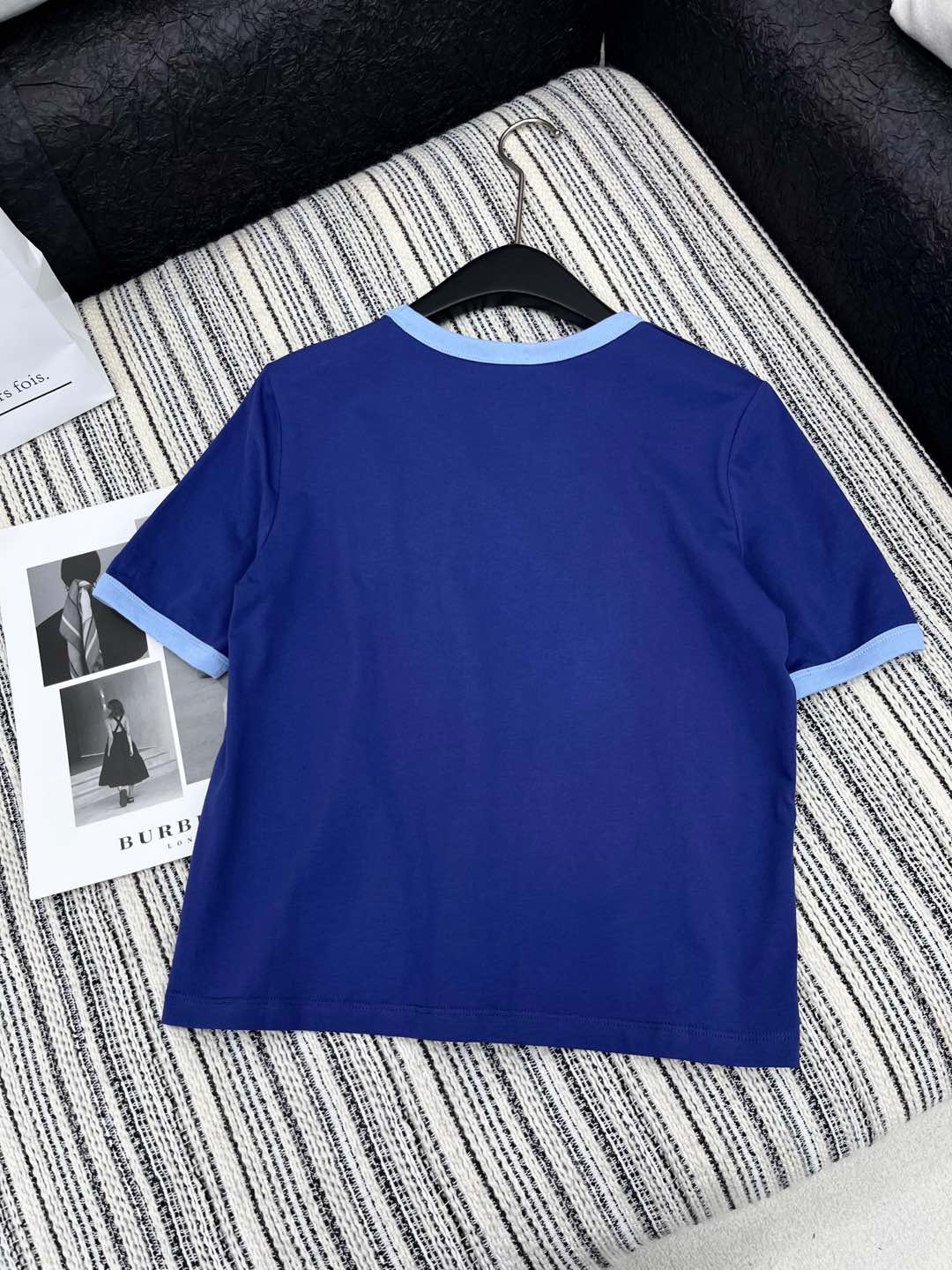 🛒𝐍𝐄𝐖 · 𝟐𝟎𝟐5/爆款现货

原单品质 Celi*｜2025早春新品圆领短袖𝑇𝑒𝑒
定制YB棉材质
