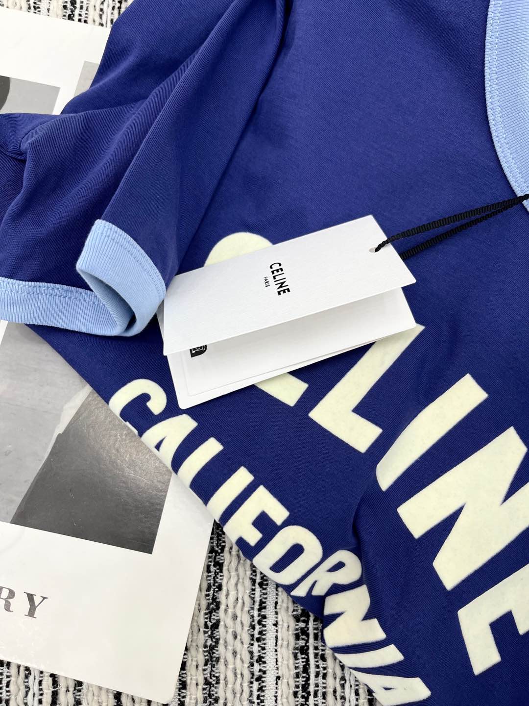 🛒𝐍𝐄𝐖 · 𝟐𝟎𝟐5/爆款现货

原单品质 Celi*｜2025早春新品圆领短袖𝑇𝑒𝑒
定制YB棉材质