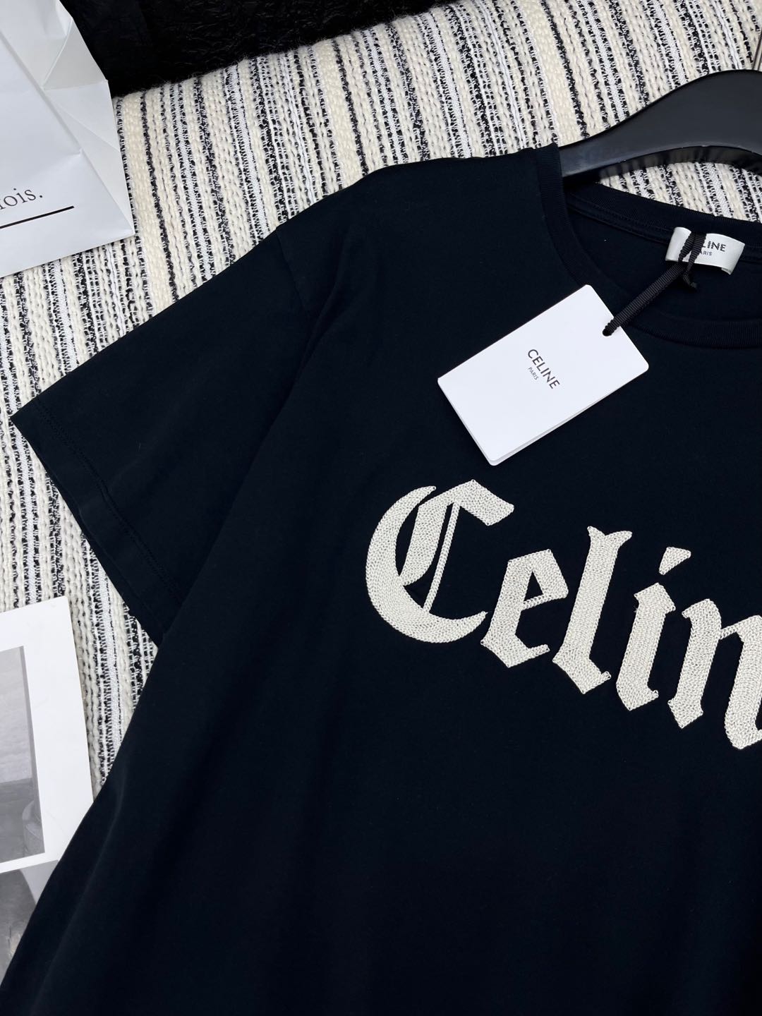 🛒𝐍𝐄𝐖 · 𝟐𝟎𝟐5/爆款现货

原单品质 Celi*｜2025早春新品圆领短袖𝑇𝑒𝑒
定制YB棉材质
