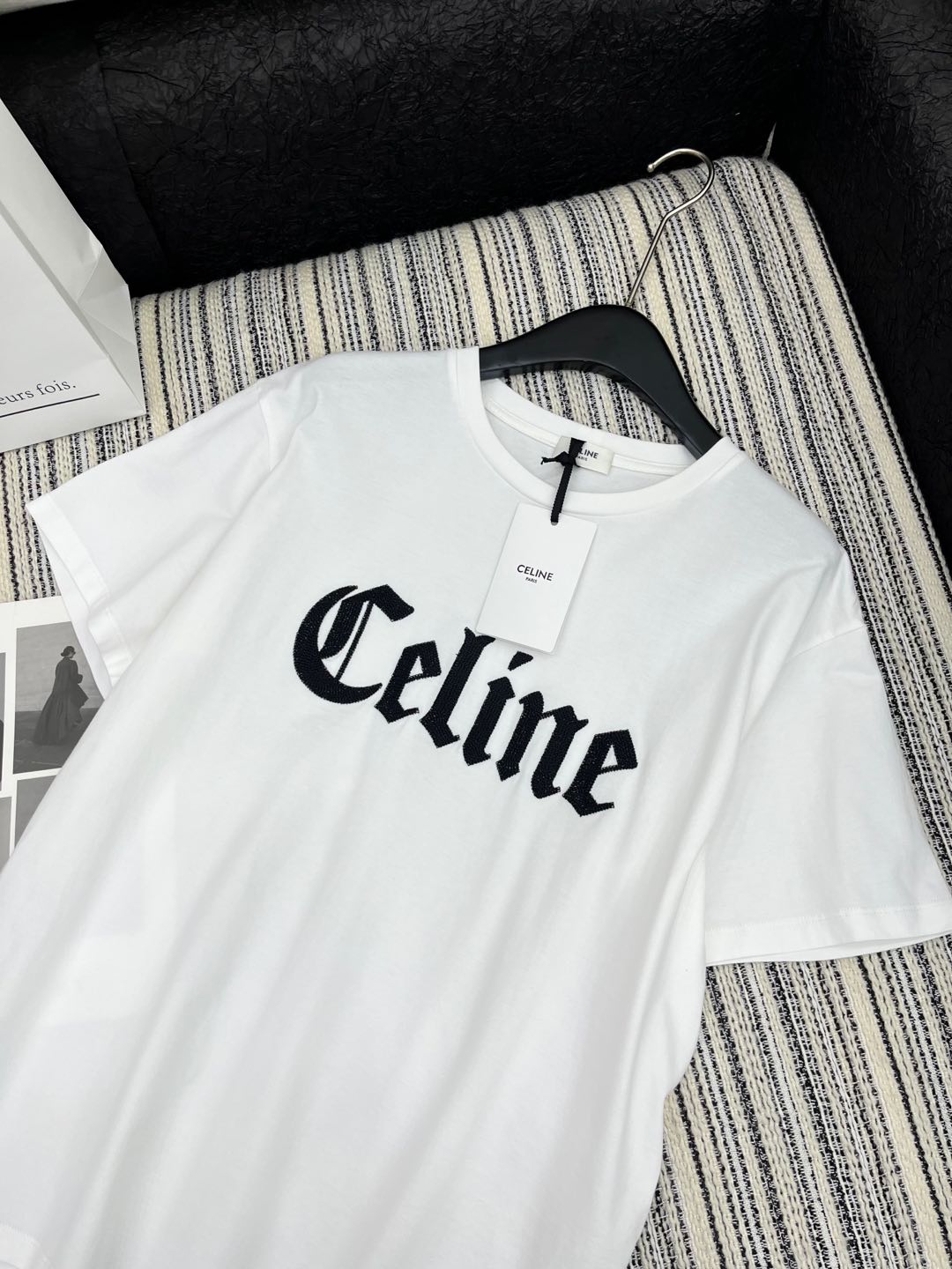 🛒𝐍𝐄𝐖 · 𝟐𝟎𝟐5/爆款现货

原单品质 Celi*｜2025早春新品圆领短袖𝑇𝑒𝑒
定制YB棉材质