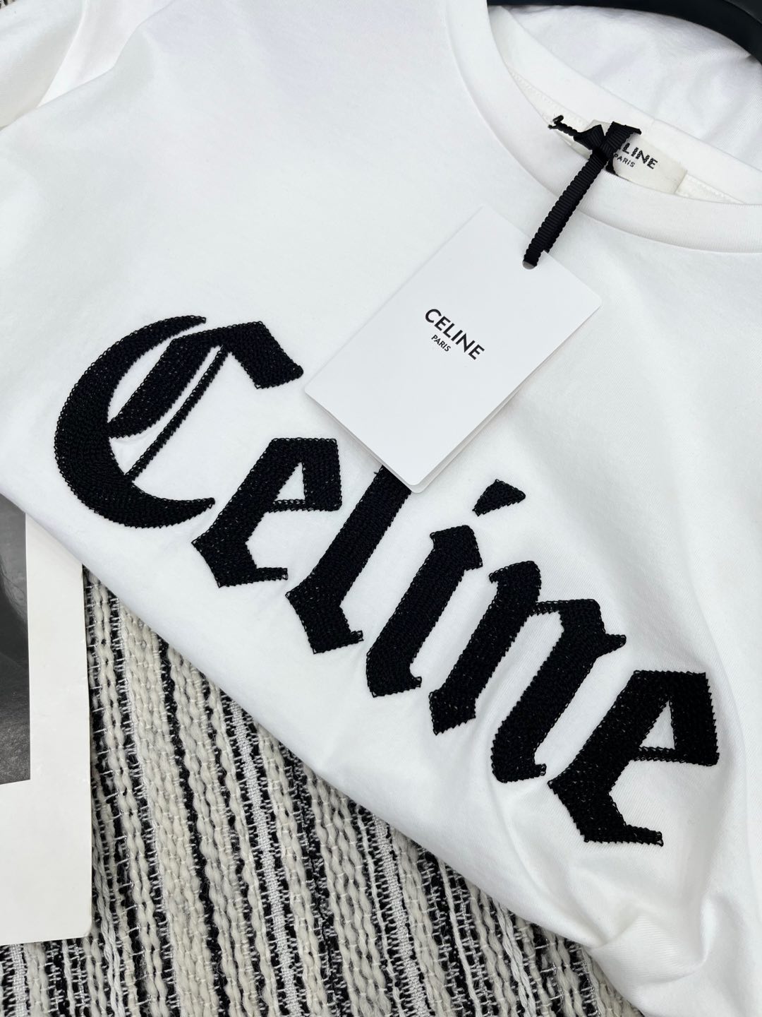 🛒𝐍𝐄𝐖 · 𝟐𝟎𝟐5/爆款现货

原单品质 Celi*｜2025早春新品圆领短袖𝑇𝑒𝑒
定制YB棉材质