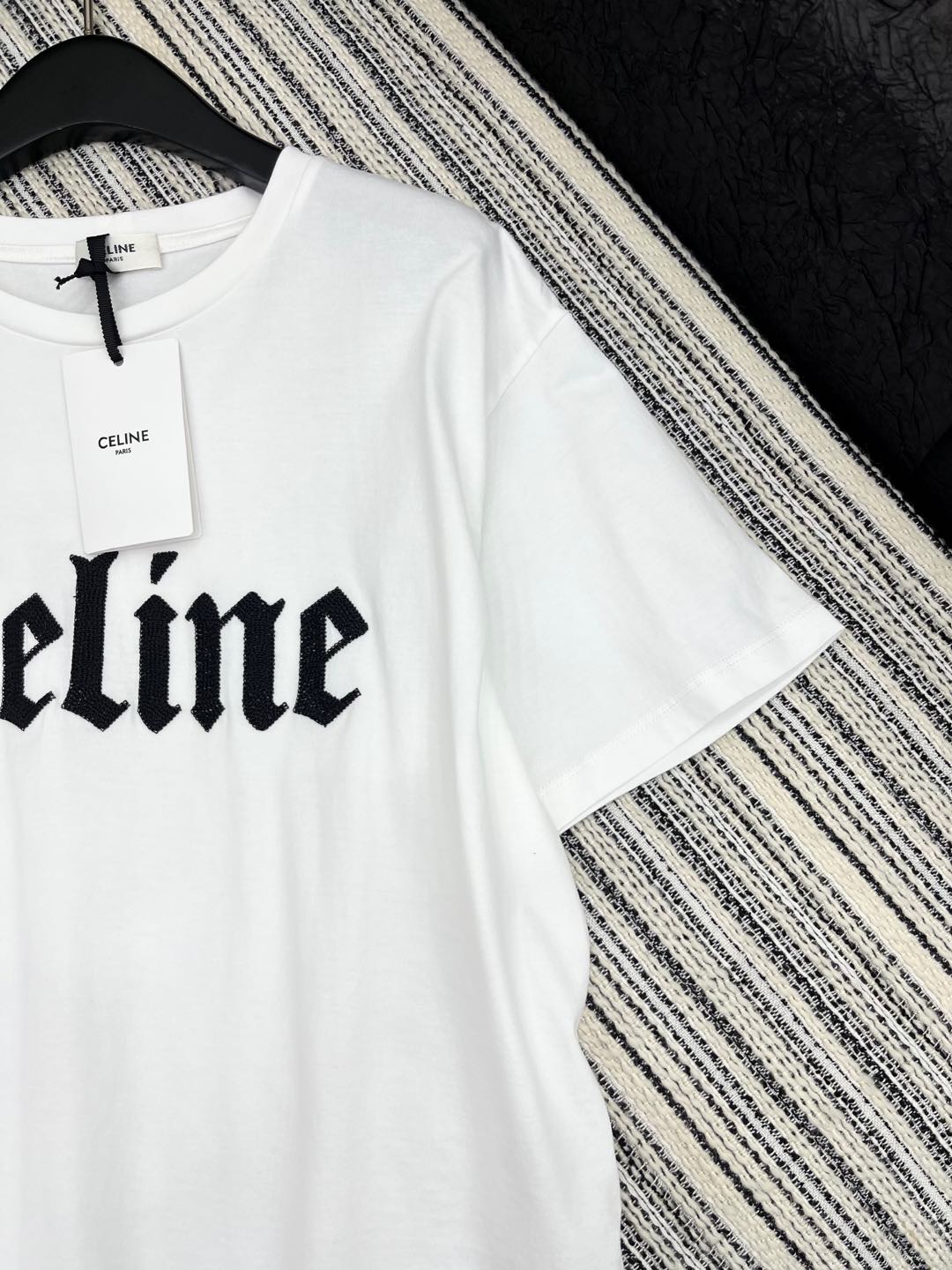 🛒𝐍𝐄𝐖 · 𝟐𝟎𝟐5/爆款现货

原单品质 Celi*｜2025早春新品圆领短袖𝑇𝑒𝑒
定制YB棉材质